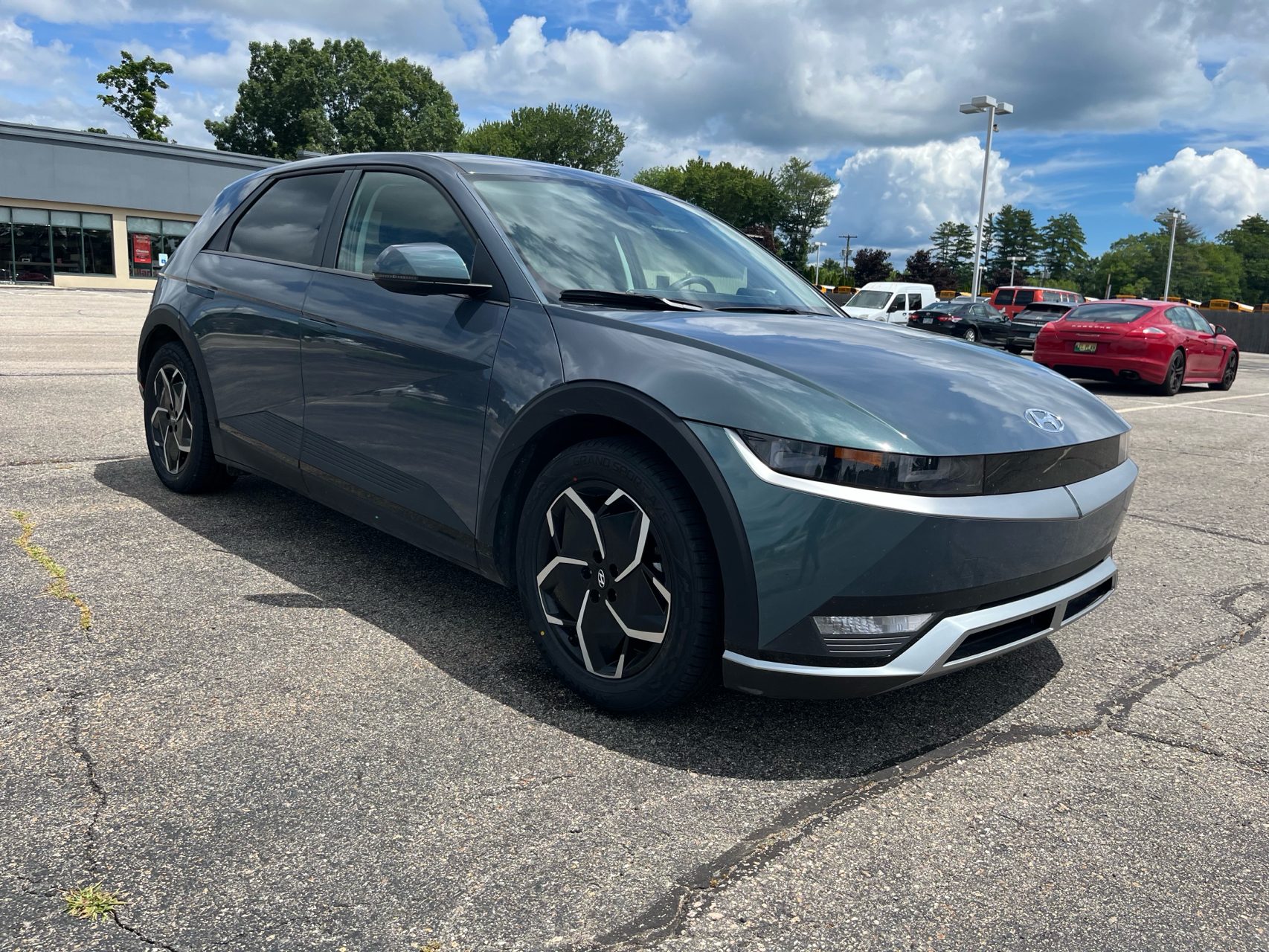 View vehicle photo 7
