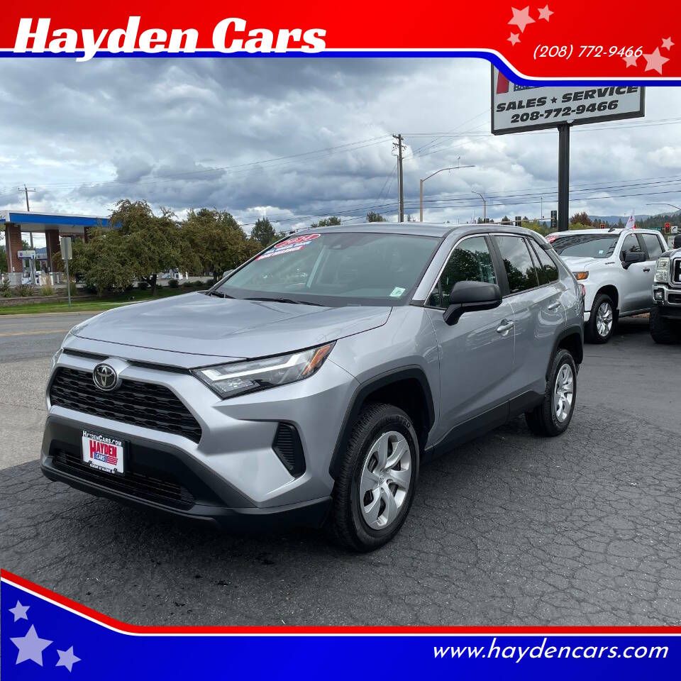 2024 Toyota RAV4 LE's photo