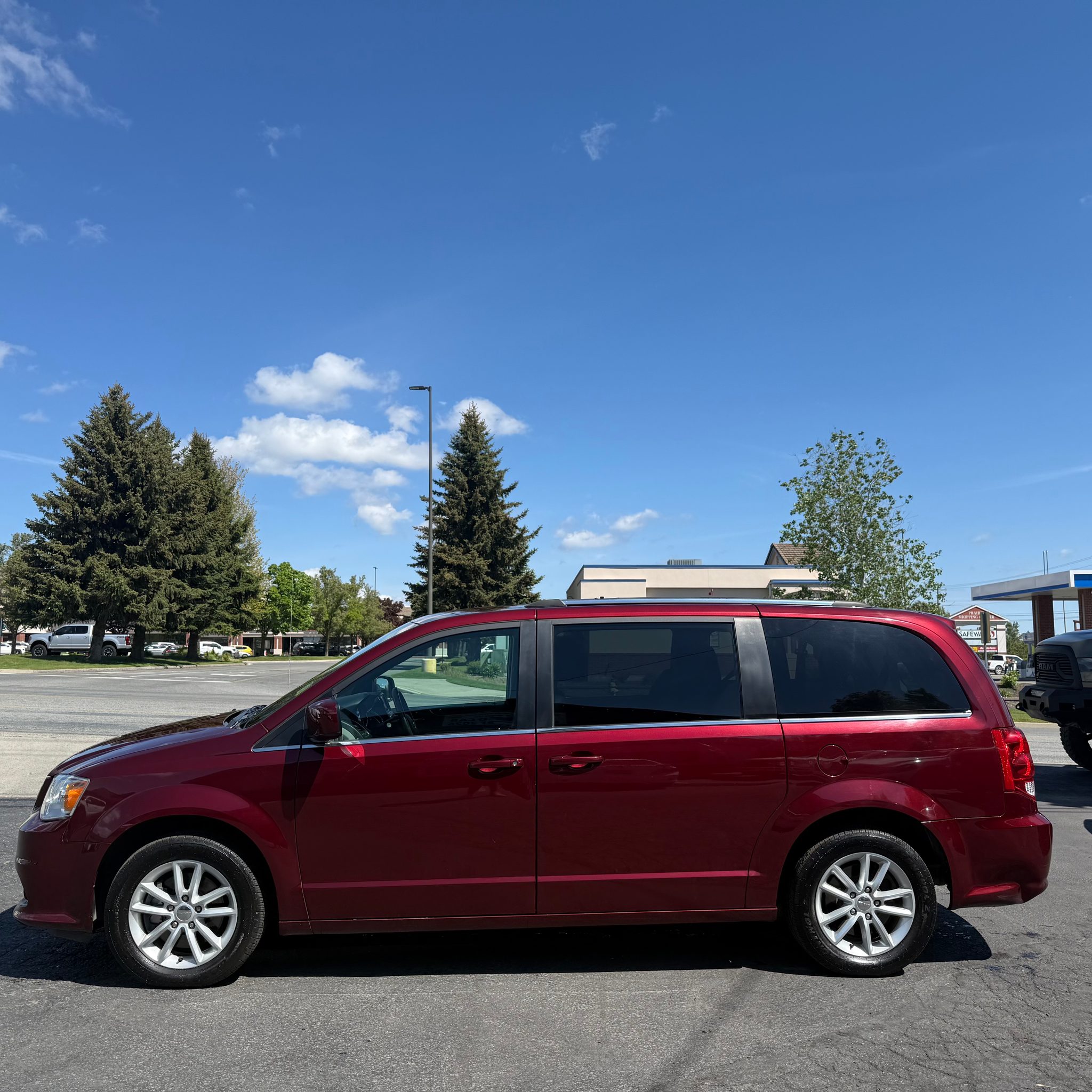 Used 2019 Dodge Grand Caravan SXT MINIVAN 4D 2C4RDGCG5KR564832