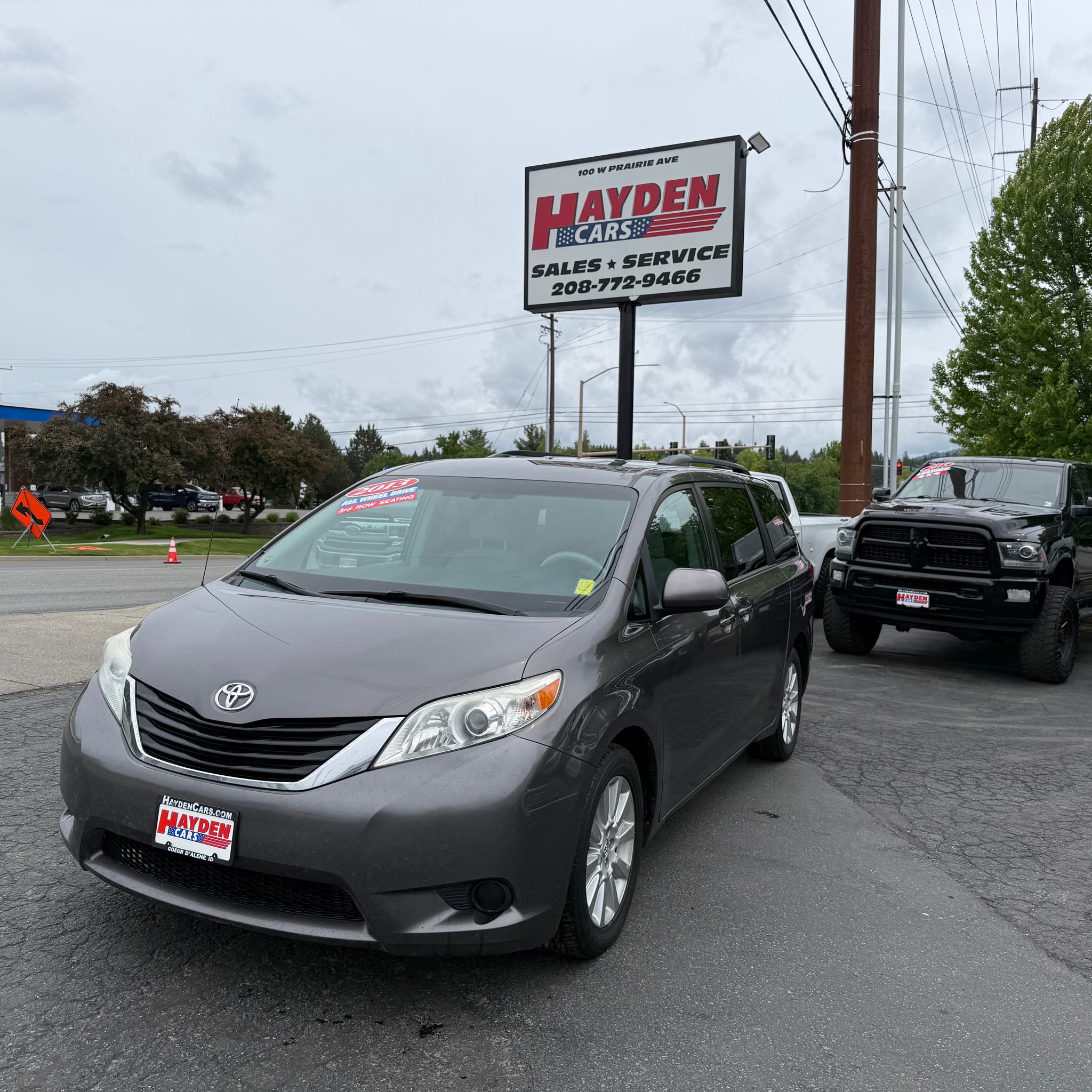 2013 Toyota Sienna LE V6 AWD 7-Passenger's photo