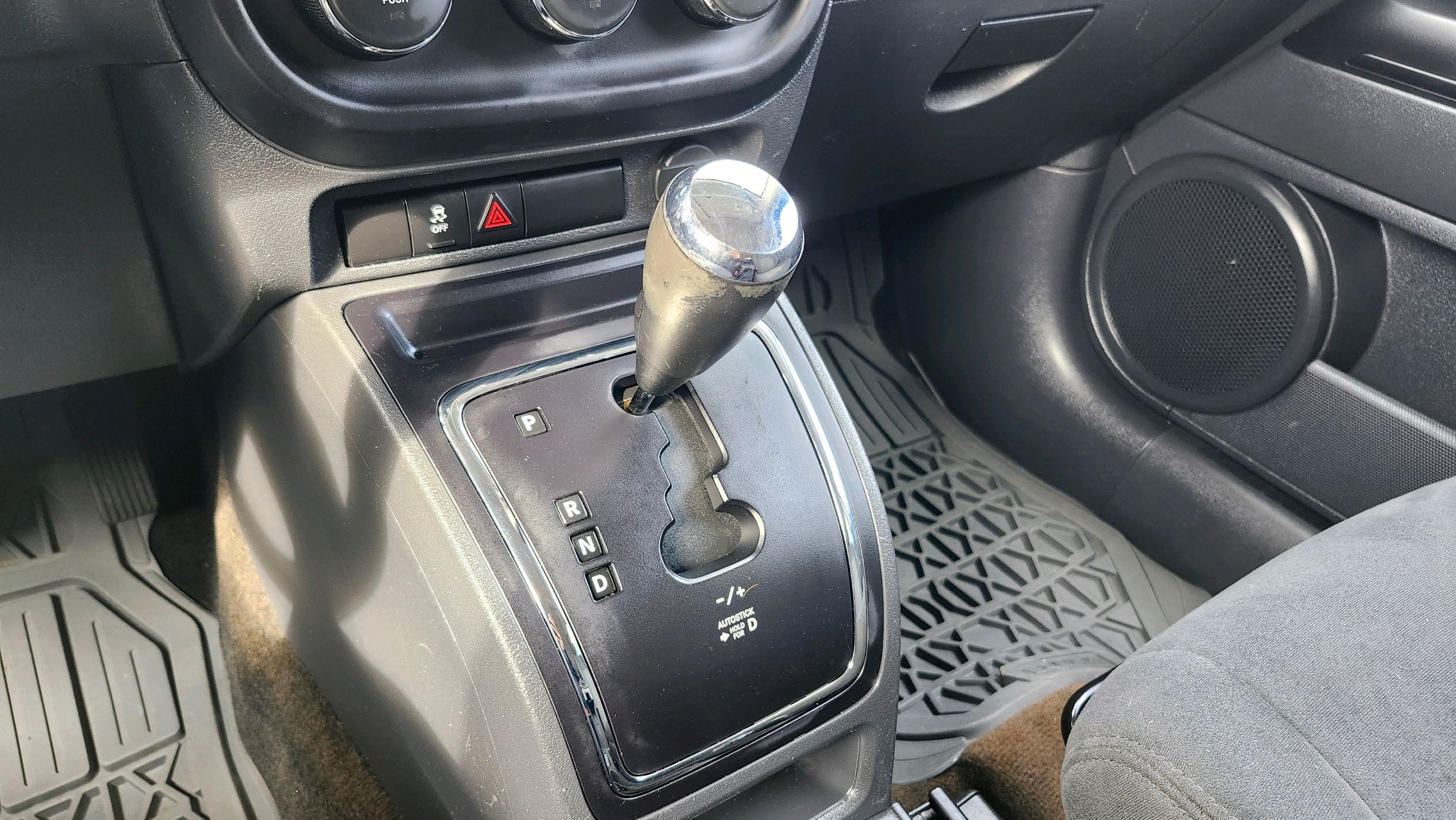 2015 Chrysler 200 S photo 27