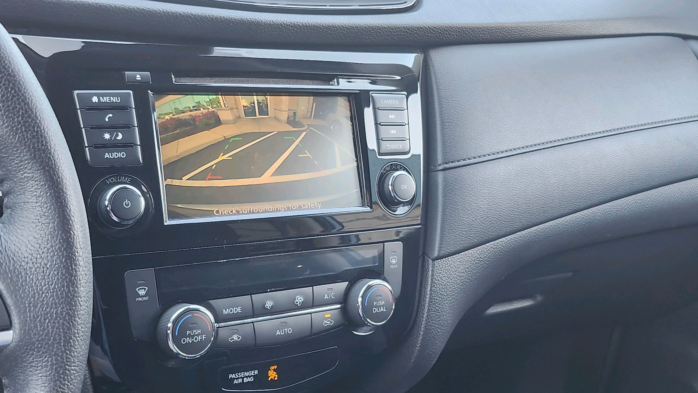 2019 Nissan Rogue SV photo 18