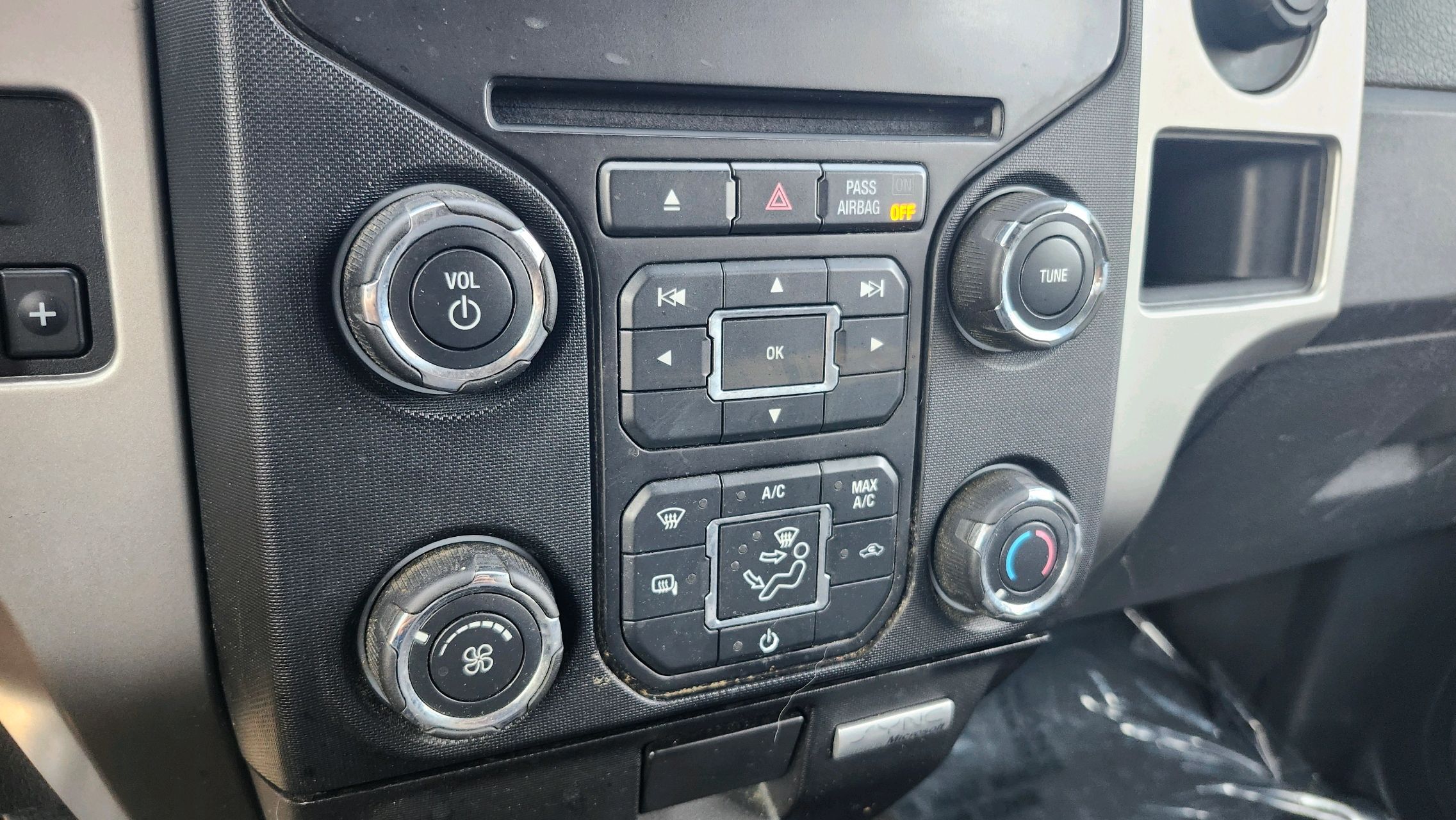 2015 Chrysler 200 S photo 59