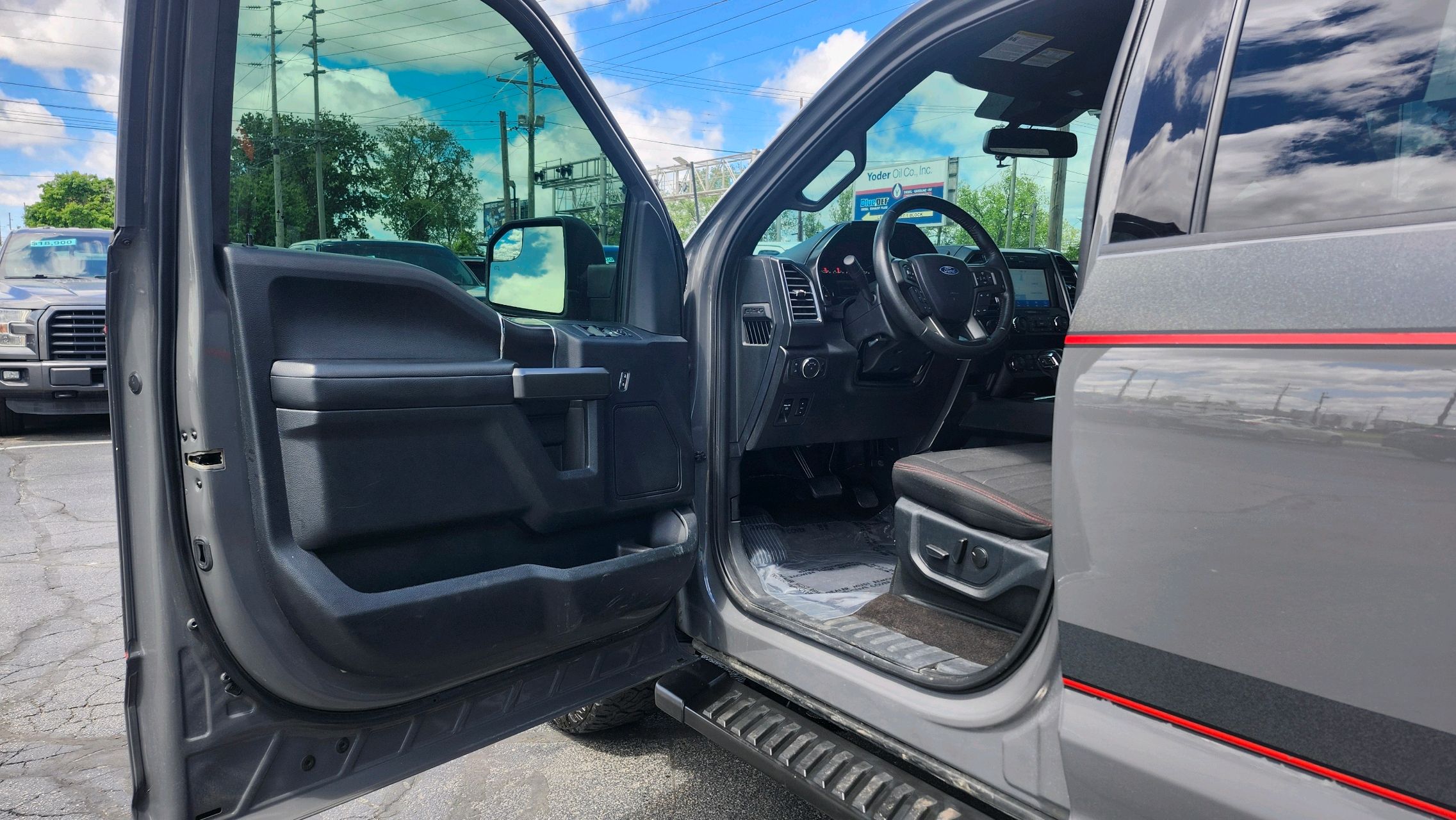 2015 Ford F-150 XLT photo 52