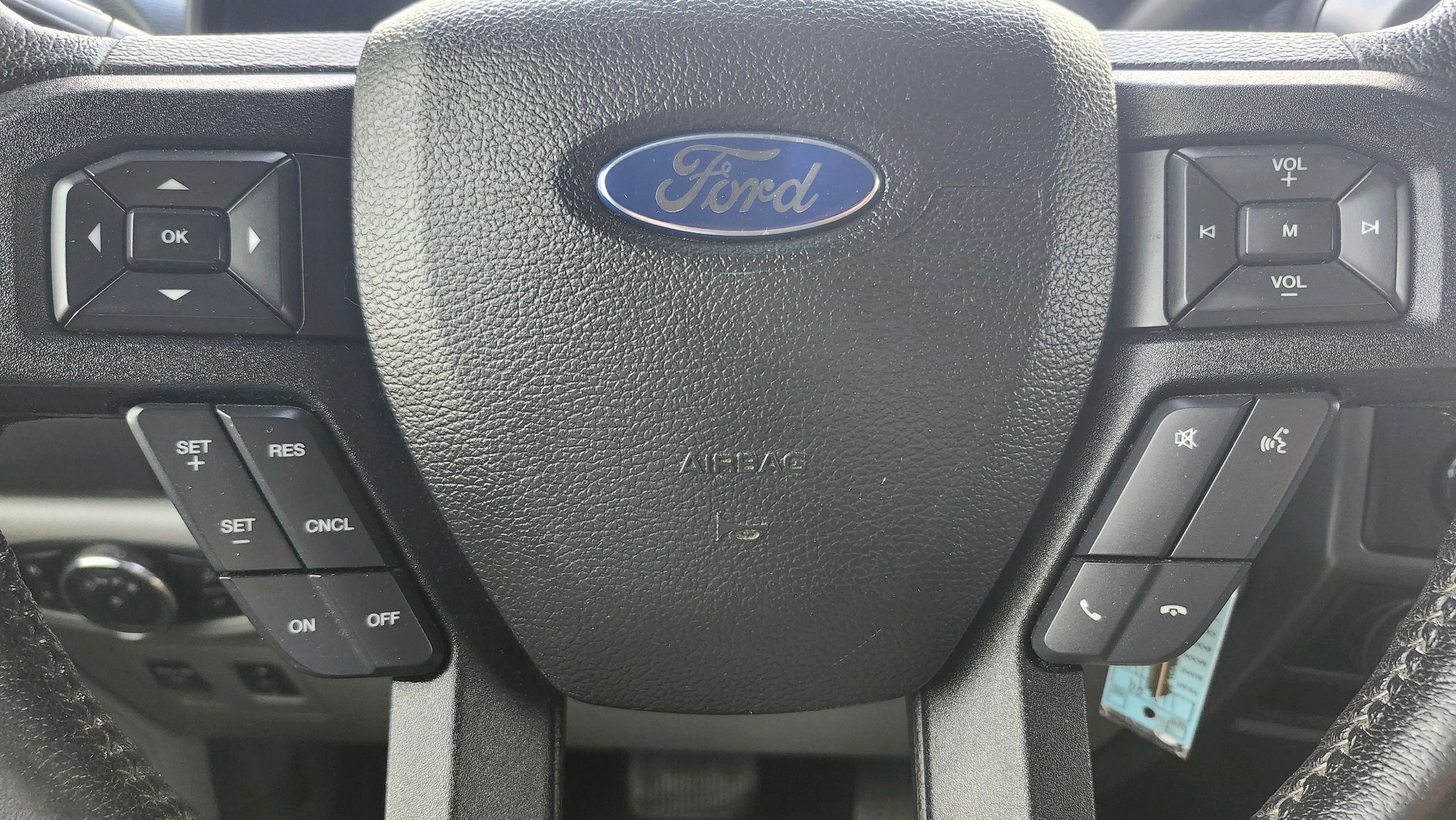 2015 Ford F-150 XLT photo 39