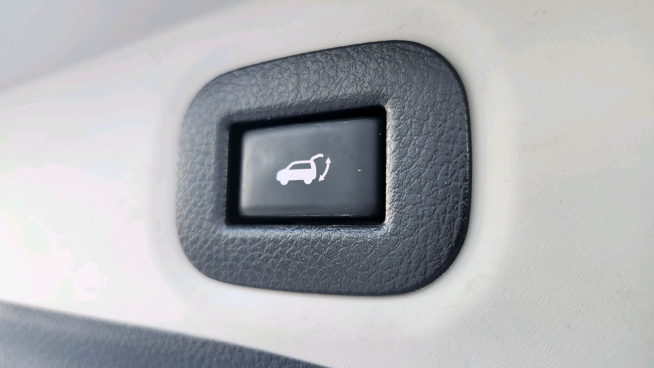 2019 Nissan Rogue SV photo 31