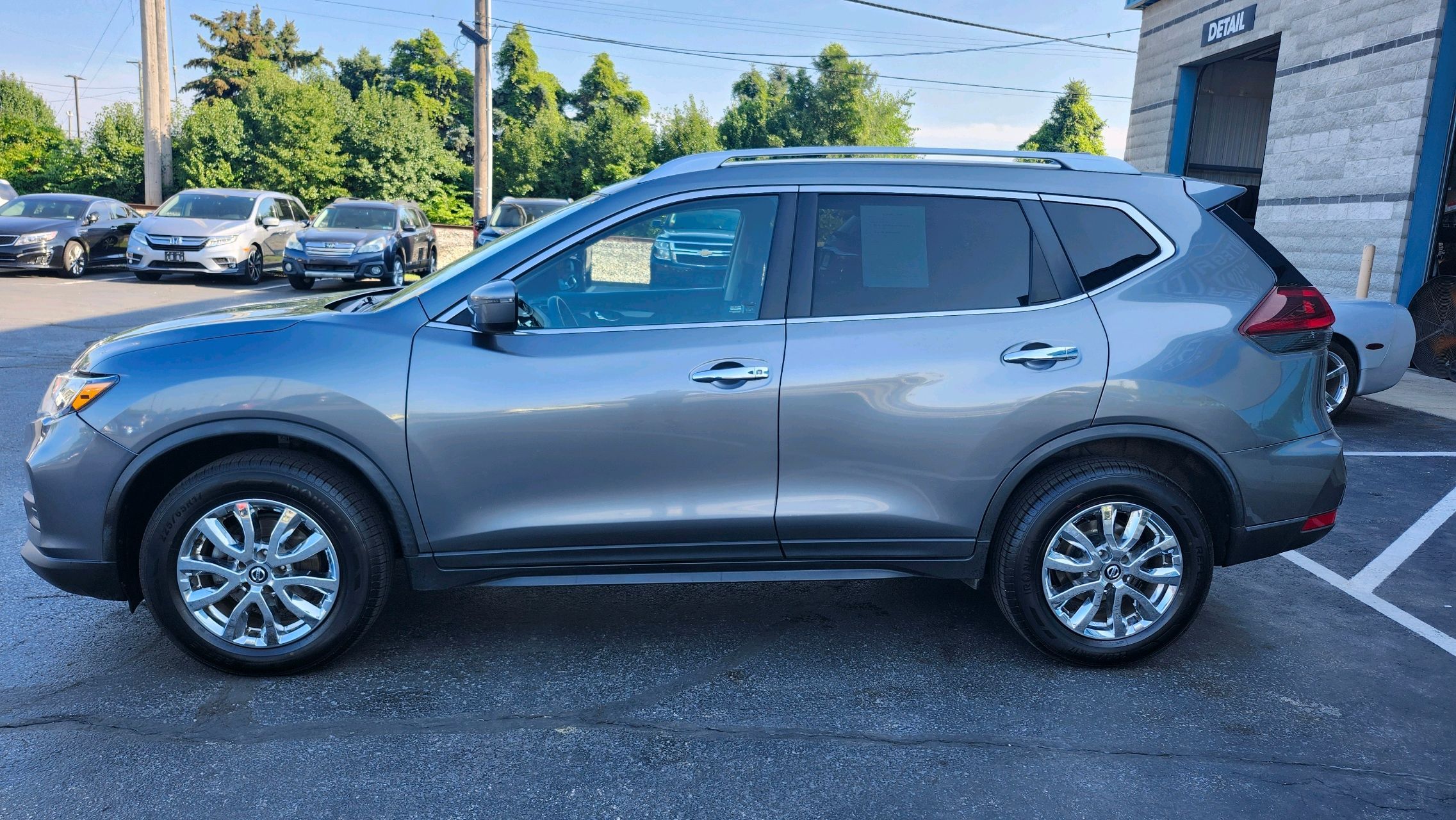 2019 Nissan Rogue SV photo 6