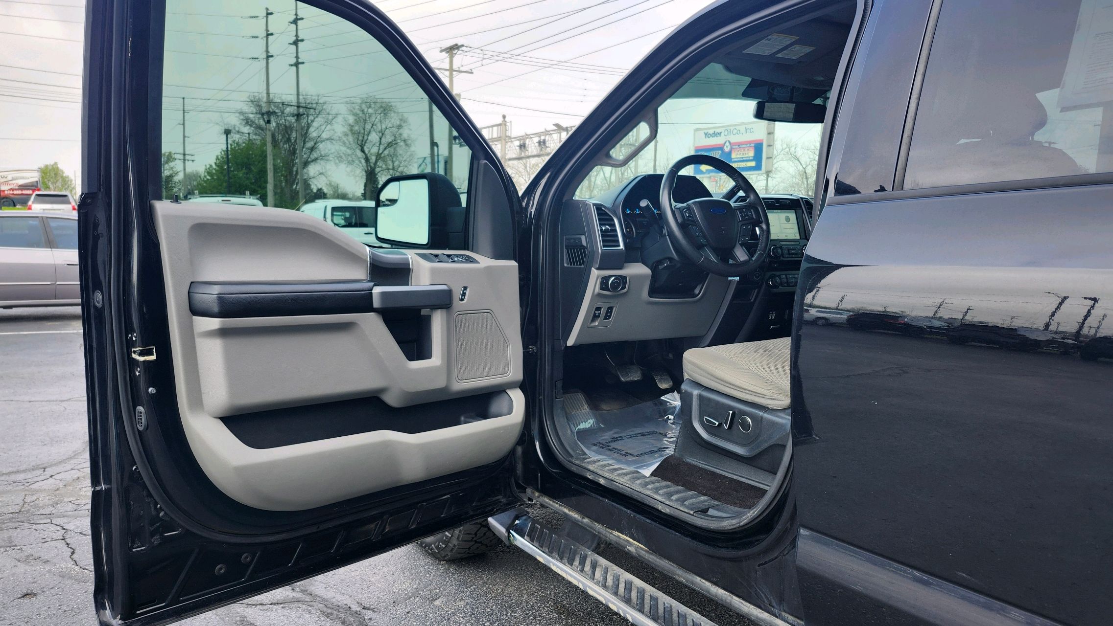 2015 Ford F-150 XLT photo 32