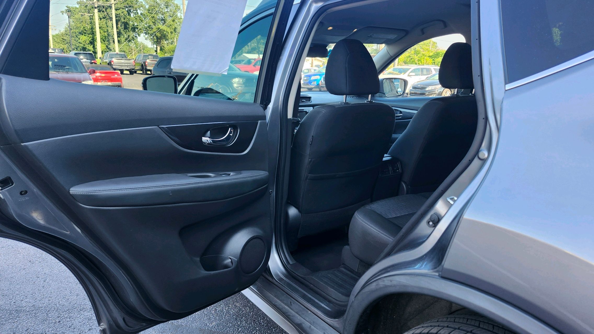 2019 Nissan Rogue SV photo 26