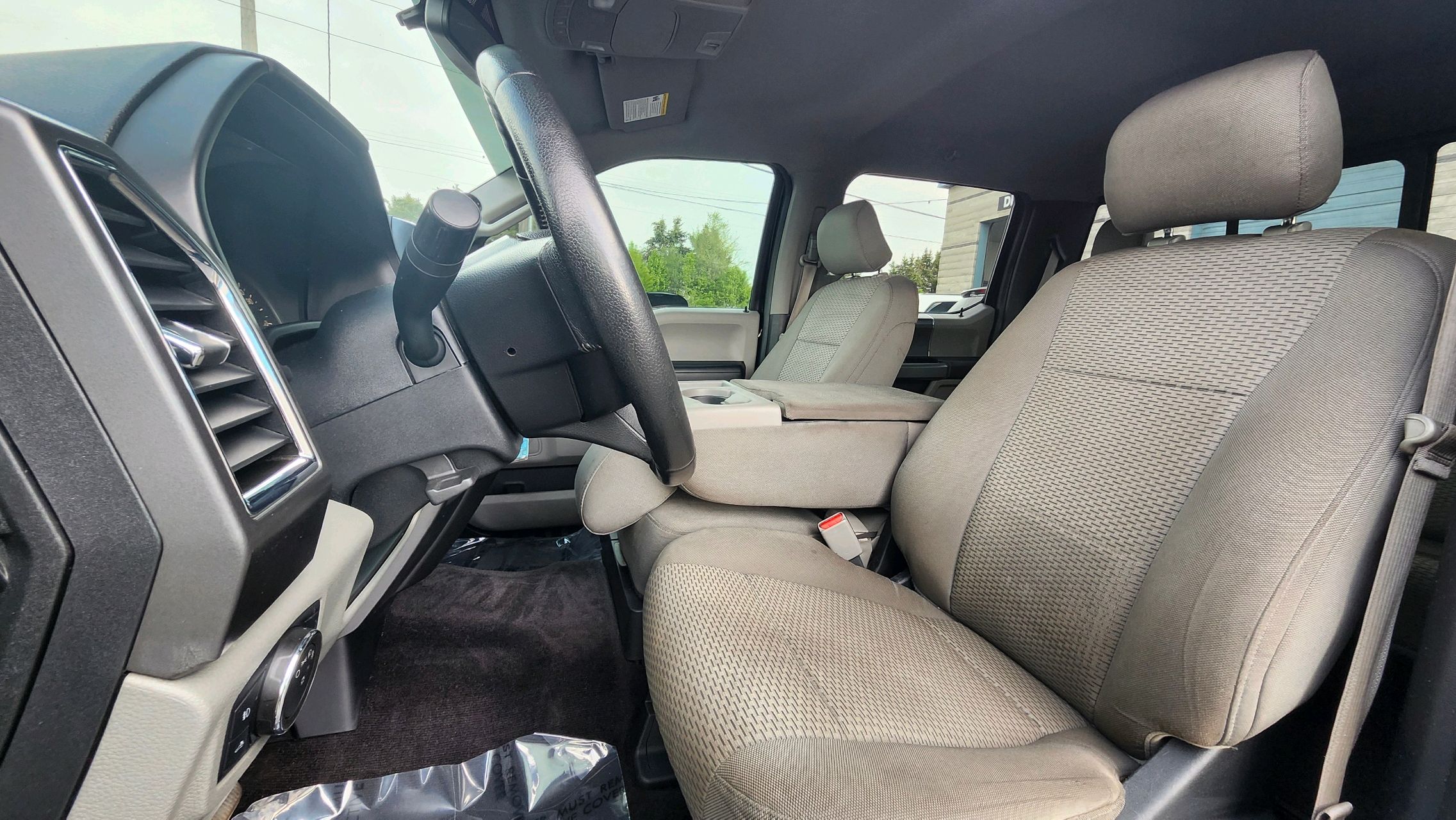 2015 Ford F-150 XLT photo 36