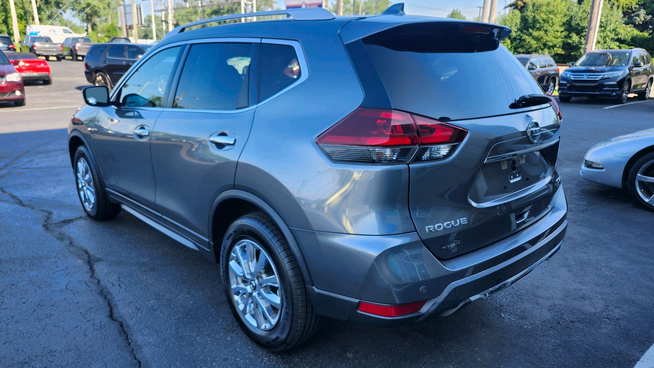 2019 Nissan Rogue SV photo 5