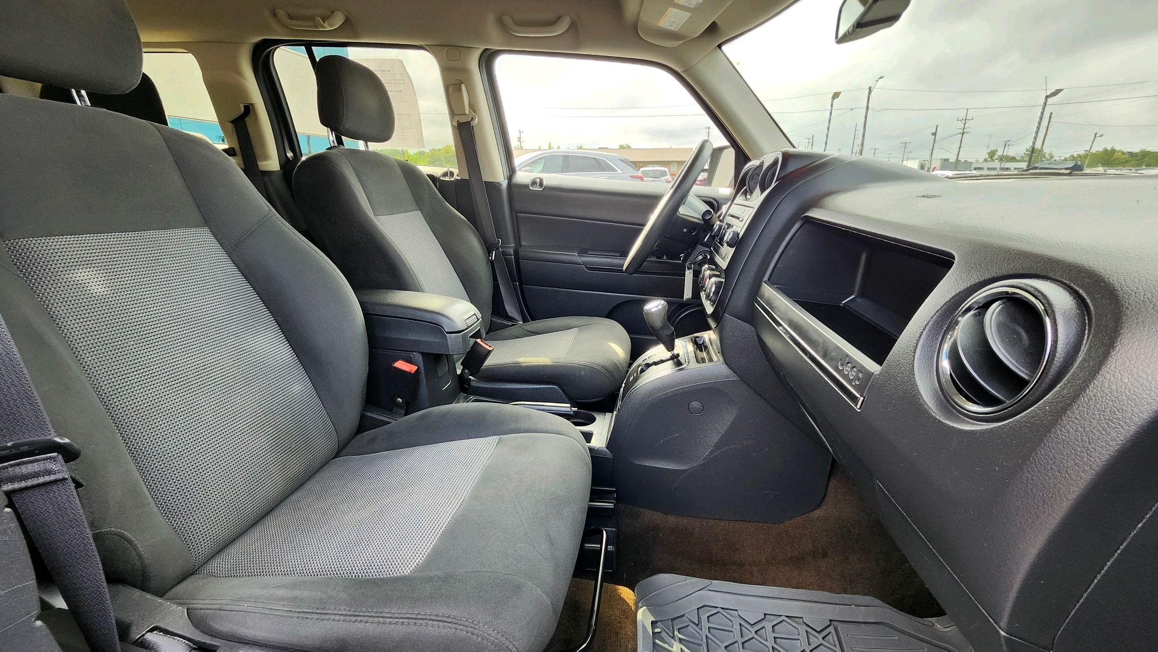 2015 Chrysler 200 S photo 28