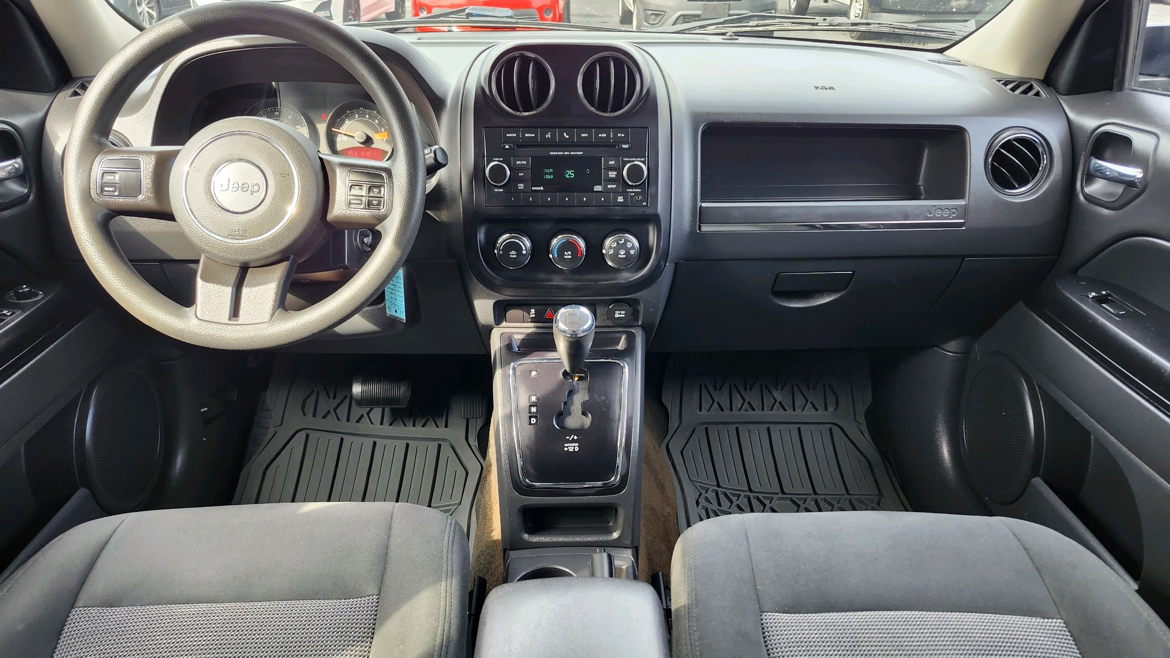 2015 Chrysler 200 S photo 22