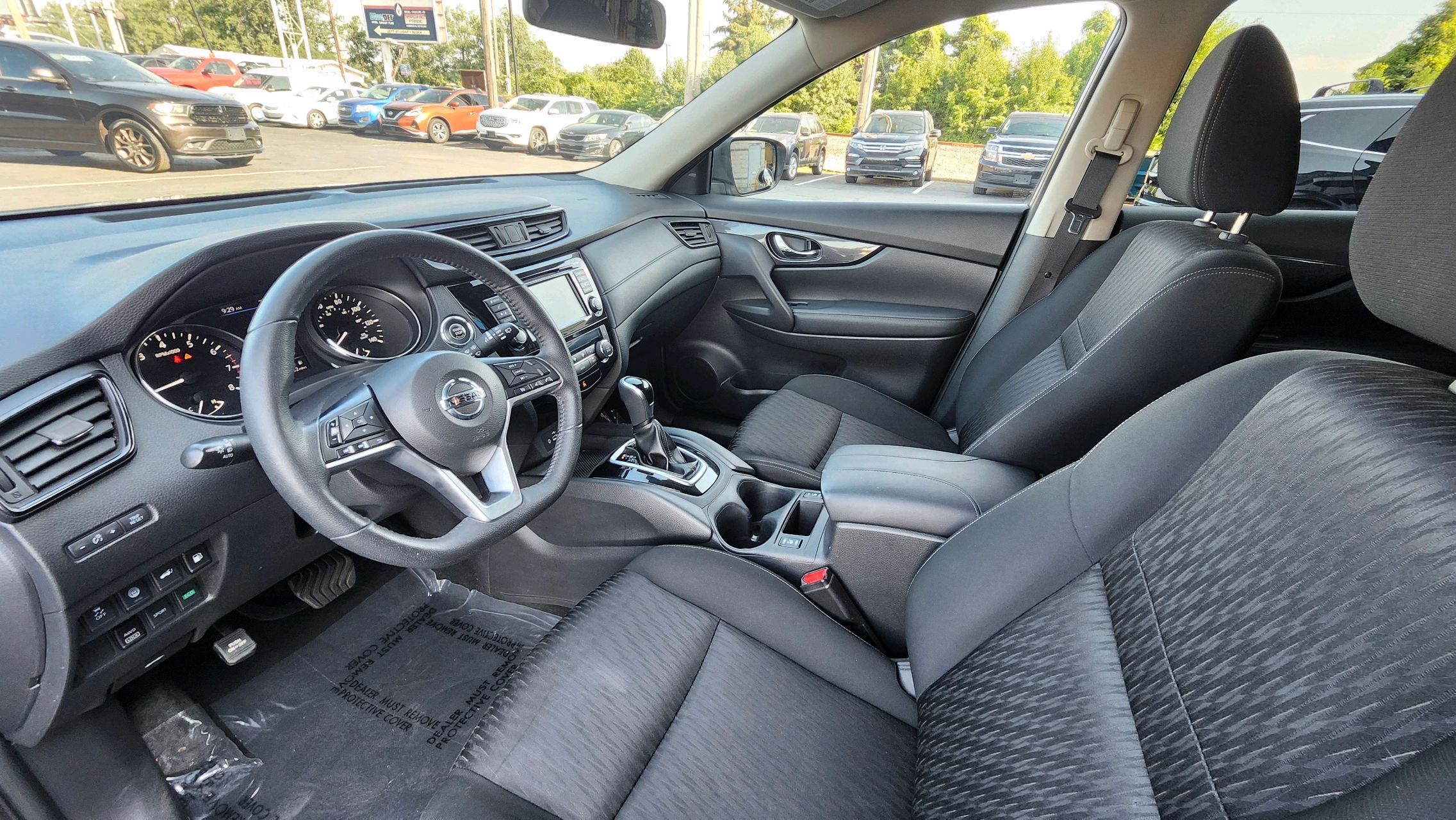2019 Nissan Rogue SV photo 11