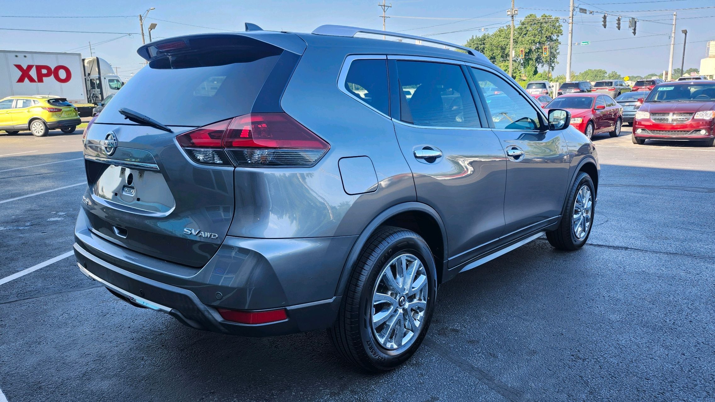 2019 Nissan Rogue SV photo 3