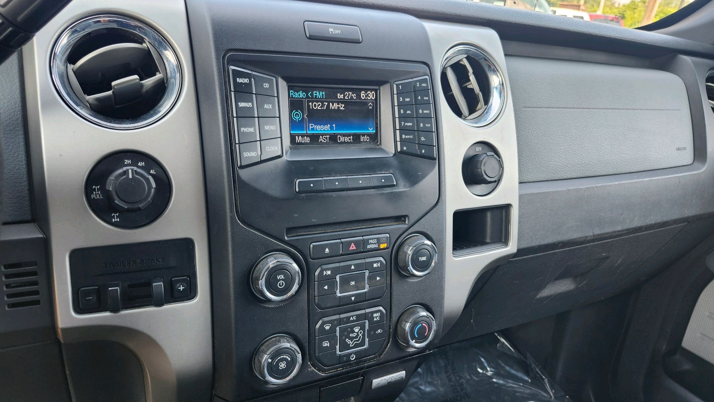2015 Chrysler 200 S photo 57