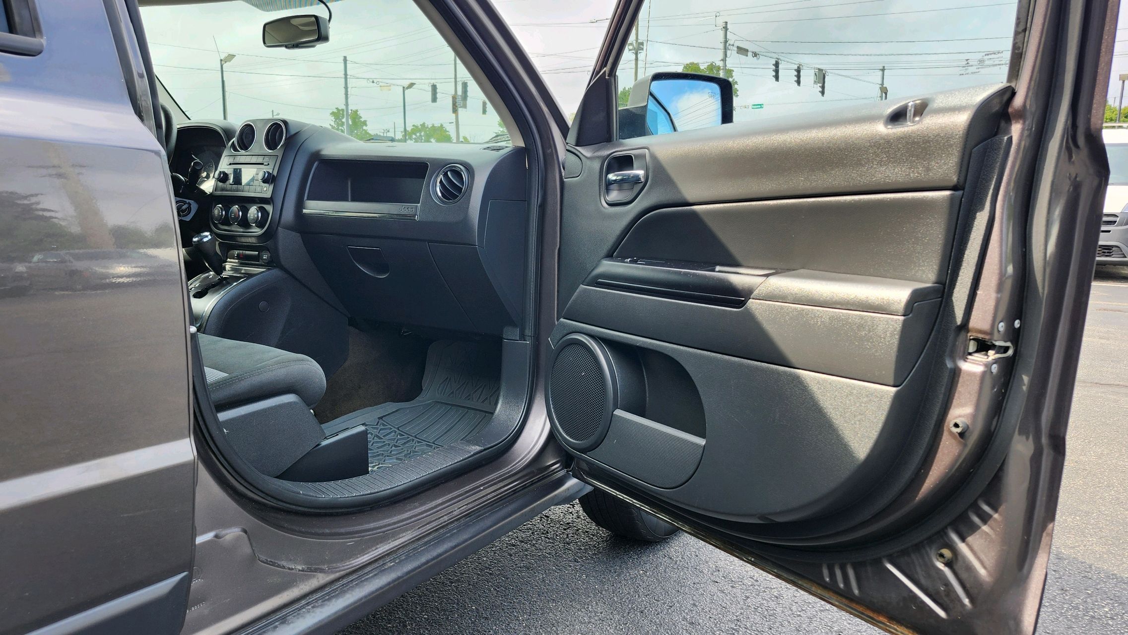 2015 Chrysler 200 S photo 29
