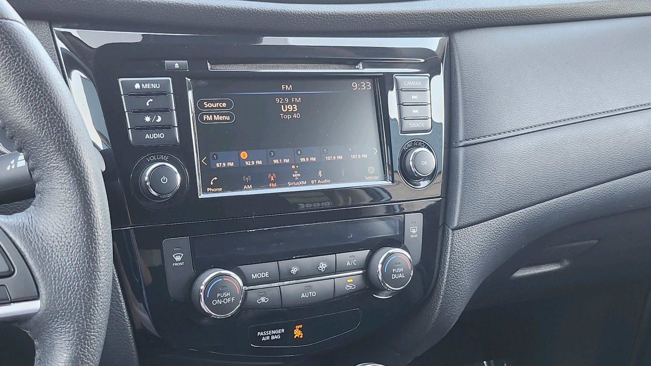 2019 Nissan Rogue SV photo 17