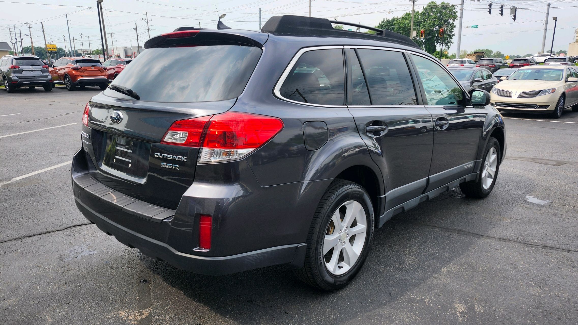2013 Subaru Outback 3.6R Limited photo 3