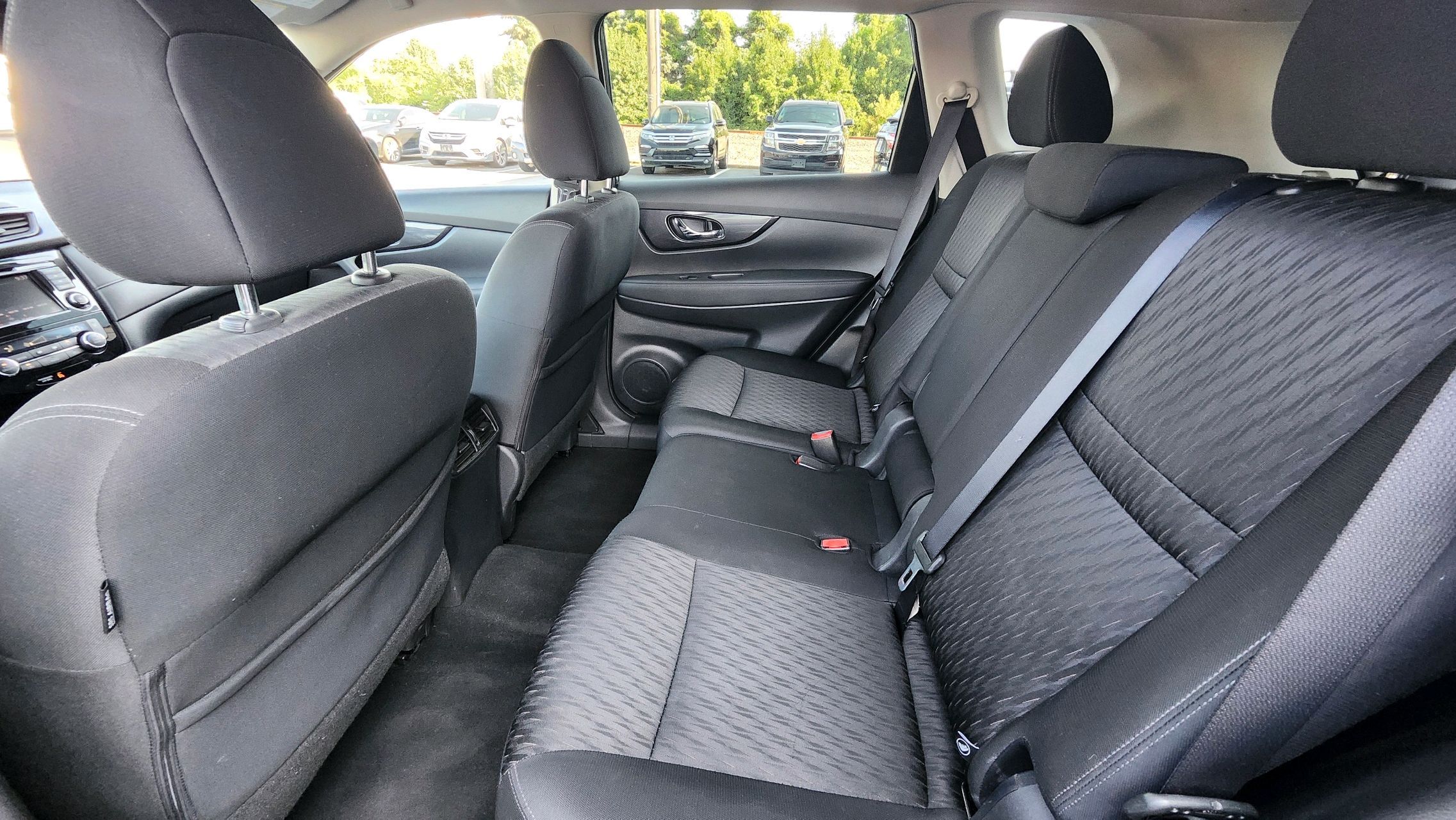 2019 Nissan Rogue SV photo 27