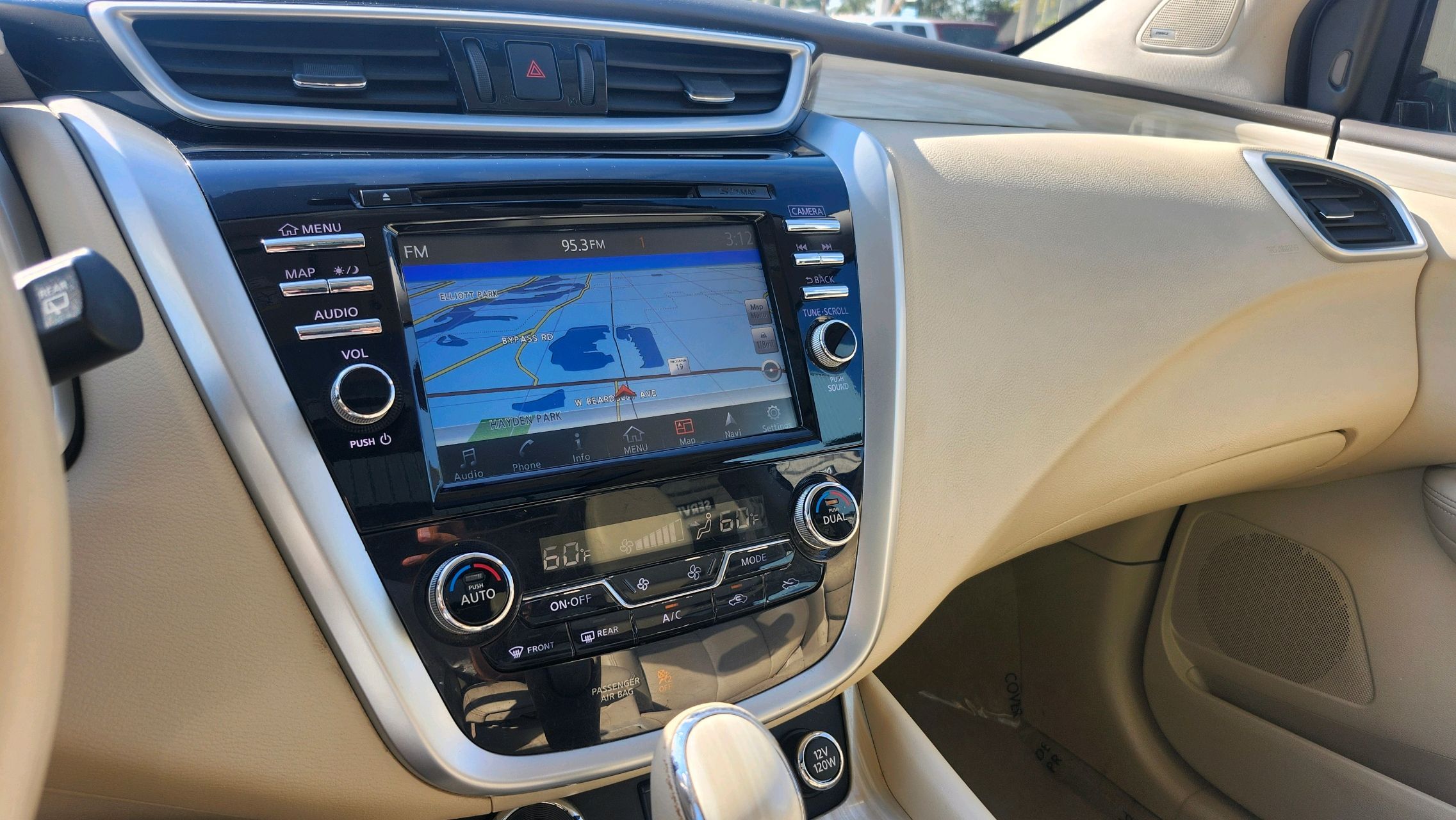2015 Nissan Murano SL photo 16