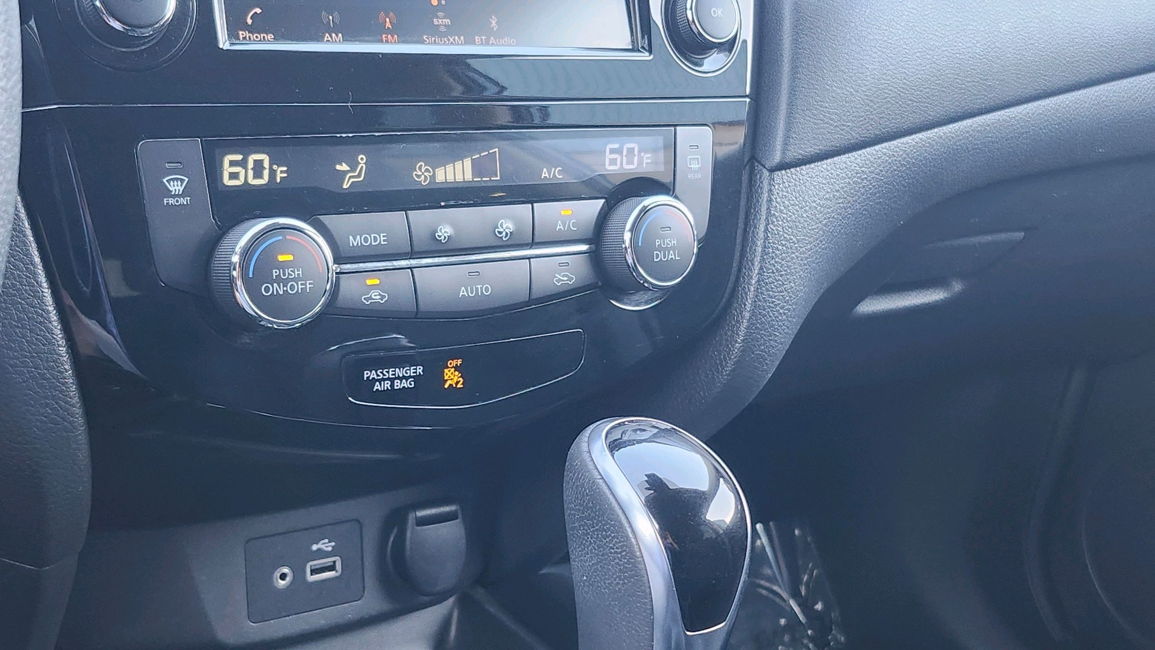 2019 Nissan Rogue SV photo 19