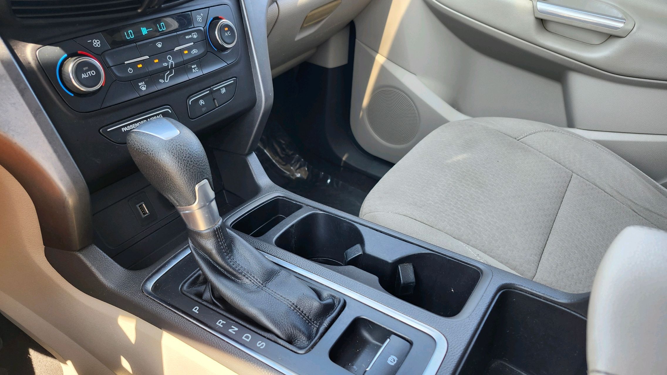 2017 Ford Escape SE photo 16