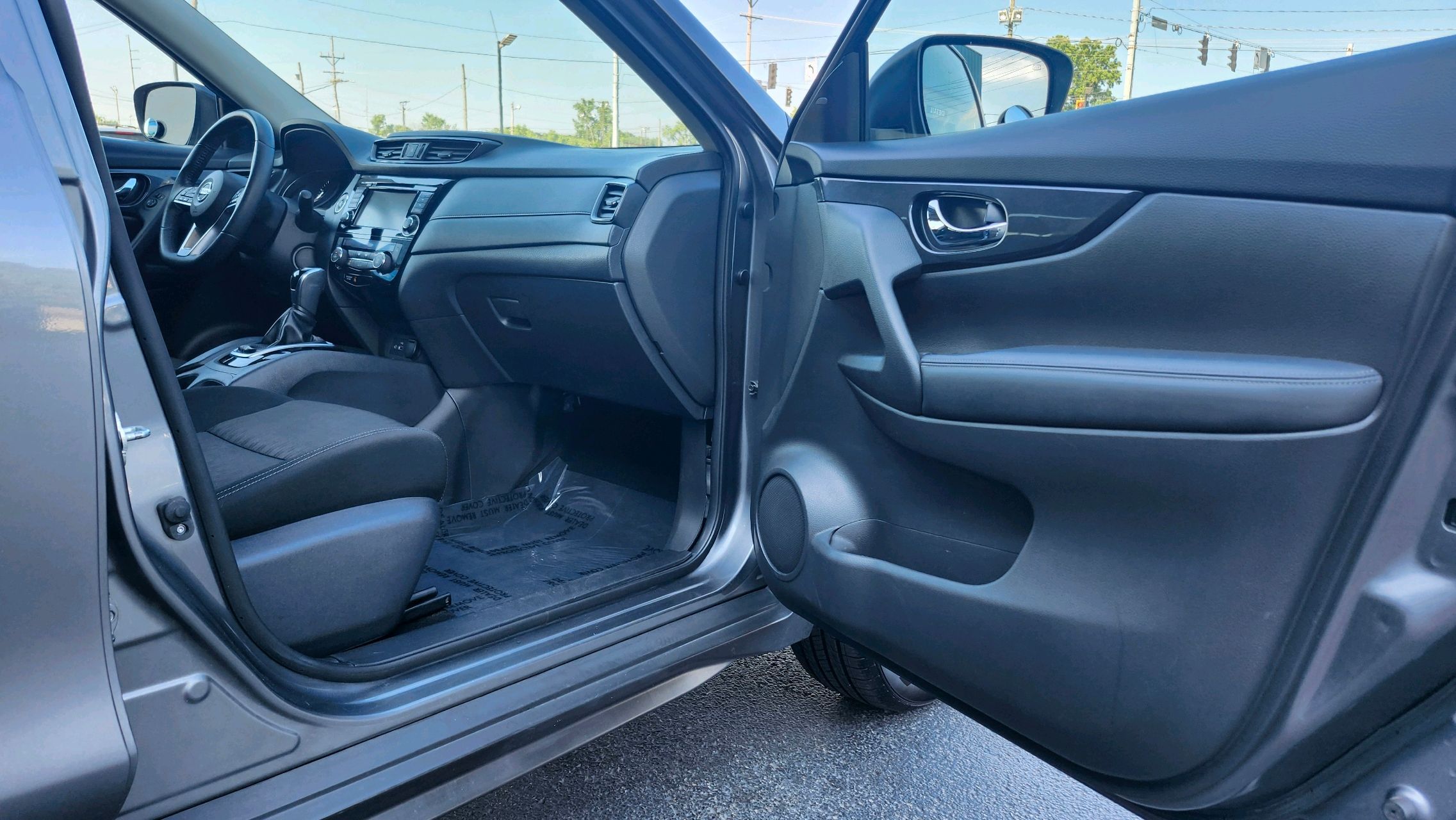 2019 Nissan Rogue SV photo 25