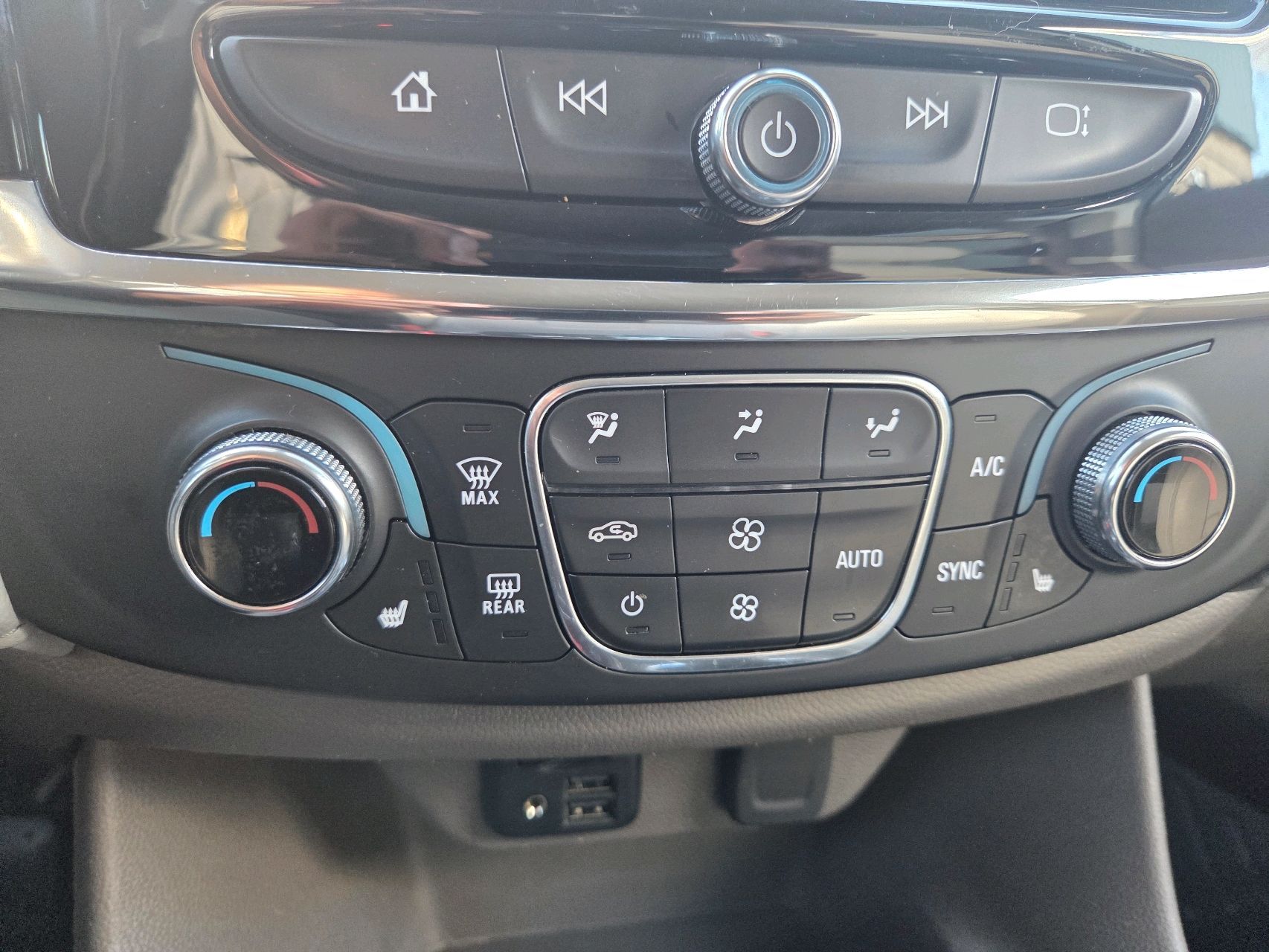 2020 Chevrolet Traverse photo 11