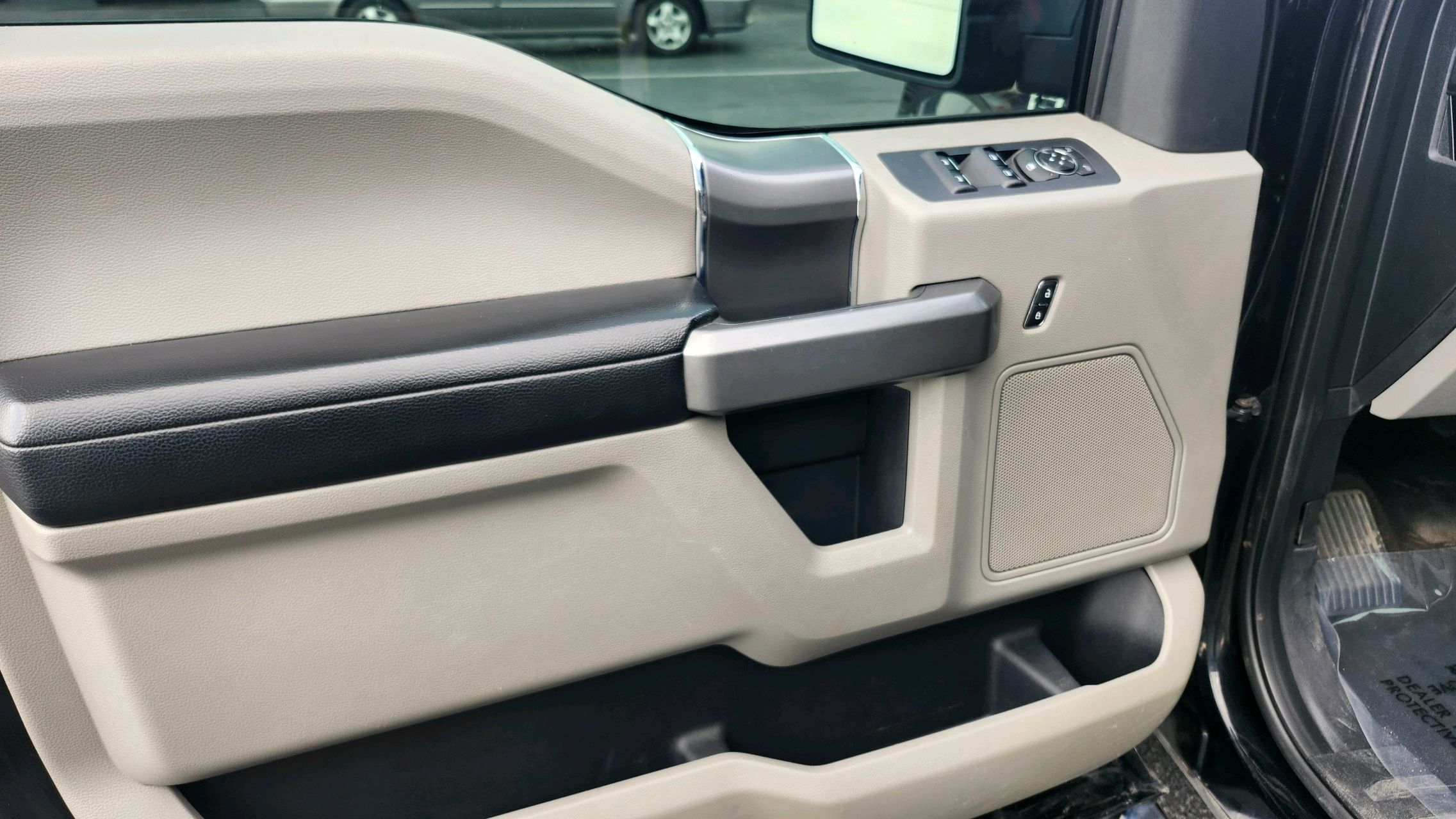 2015 Ford F-150 XLT photo 33