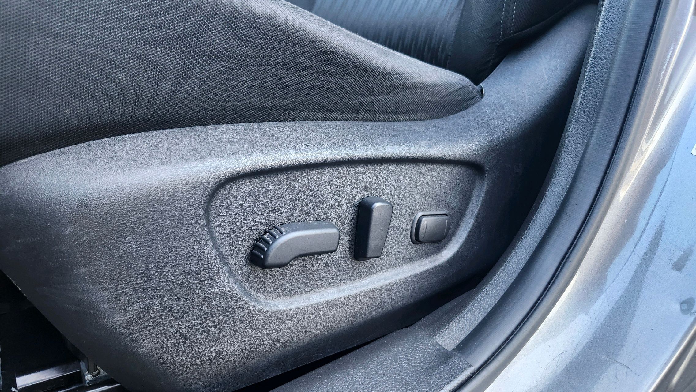 2019 Nissan Rogue SV photo 13