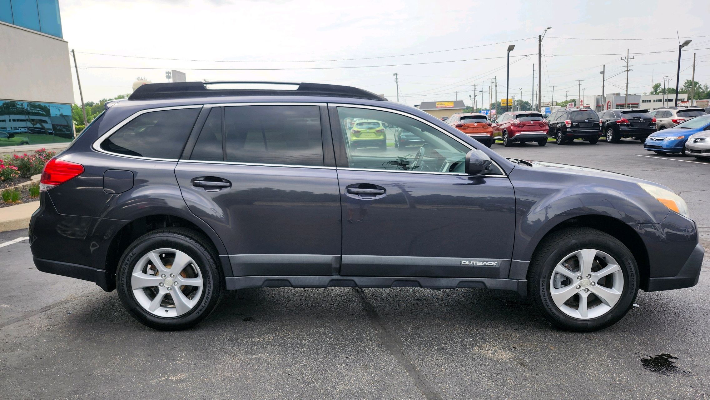 2013 Subaru Outback 3.6R Limited photo 2