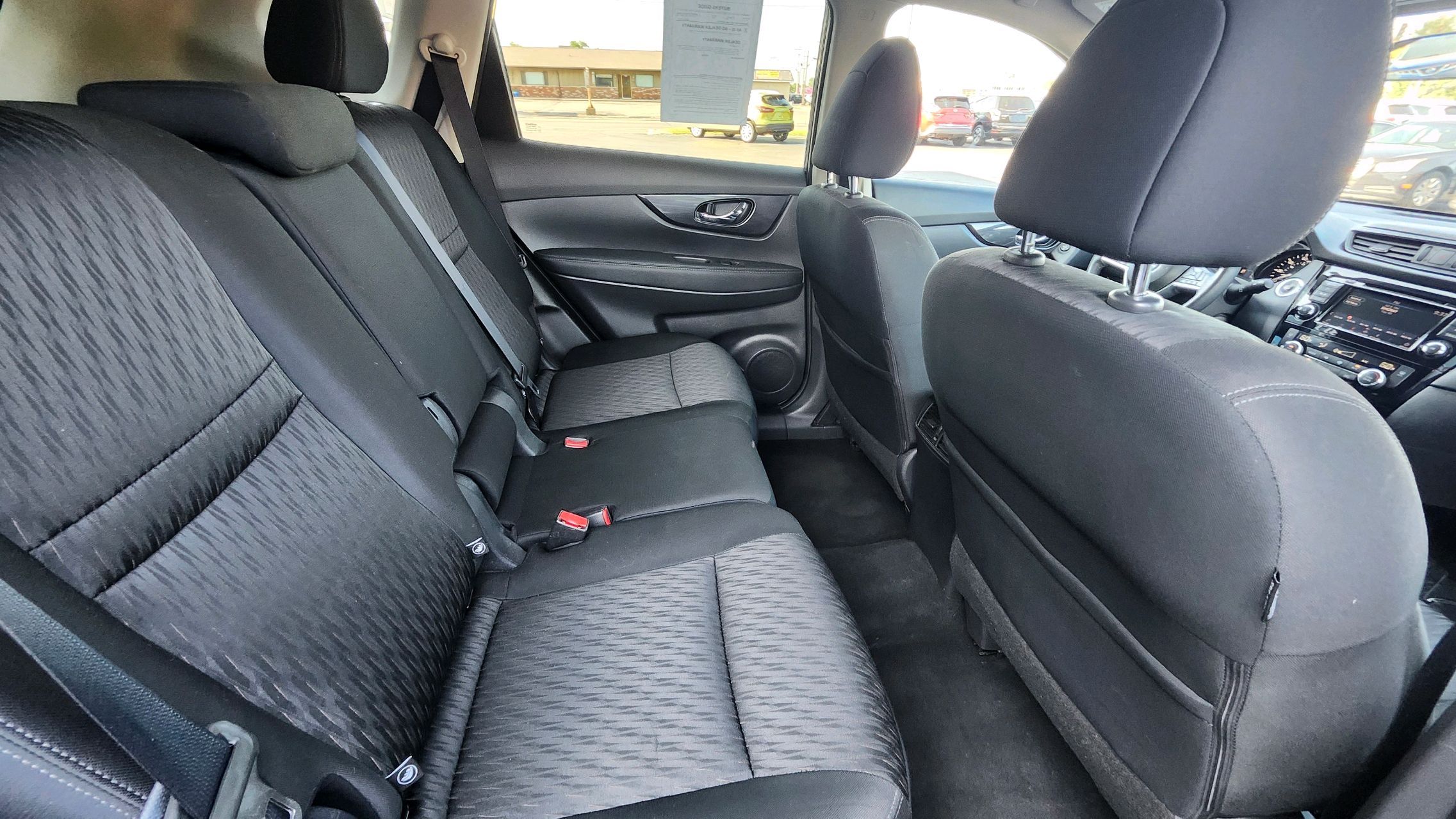 2019 Nissan Rogue SV photo 28