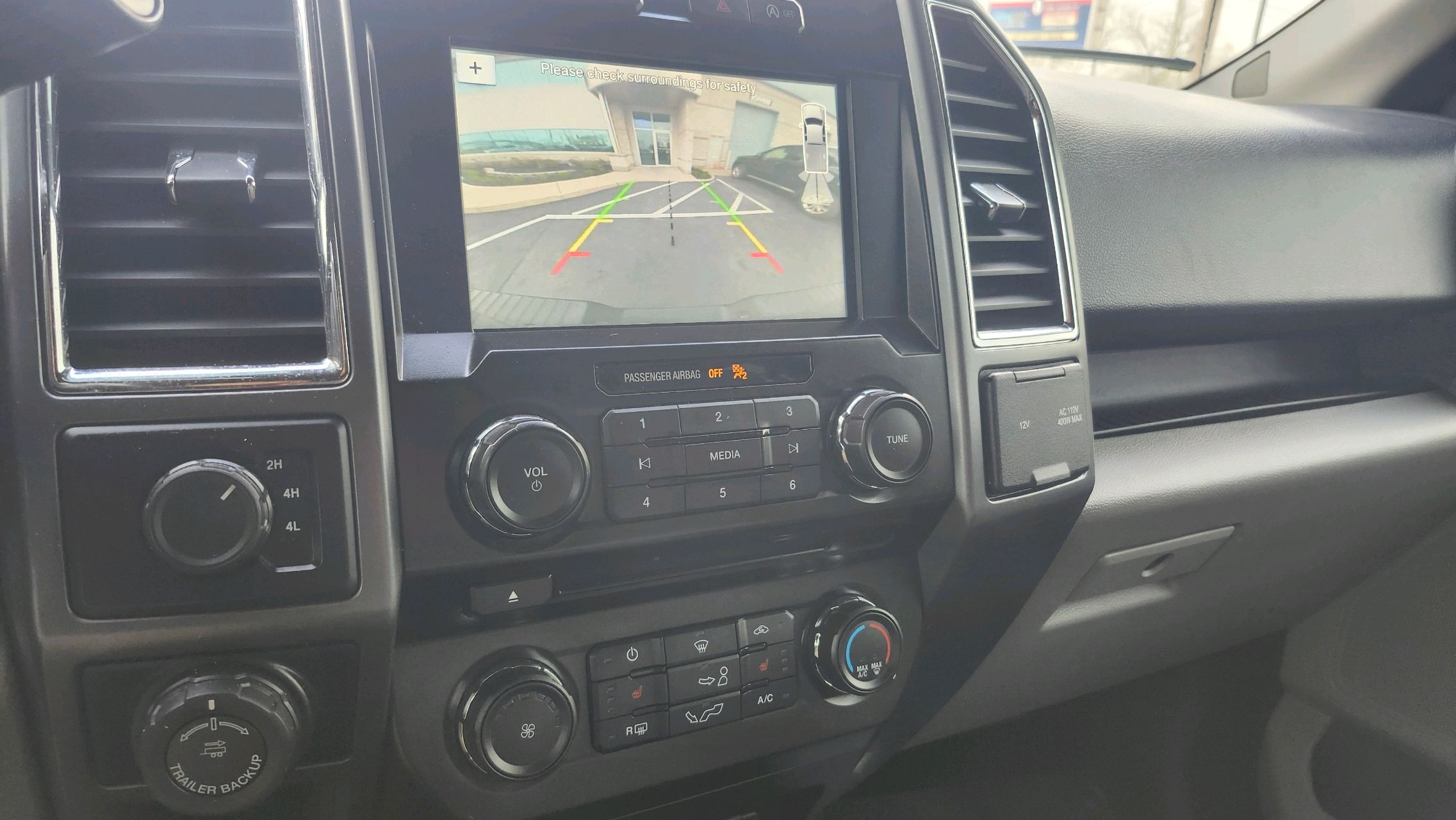 2015 Ford F-150 XLT photo 42