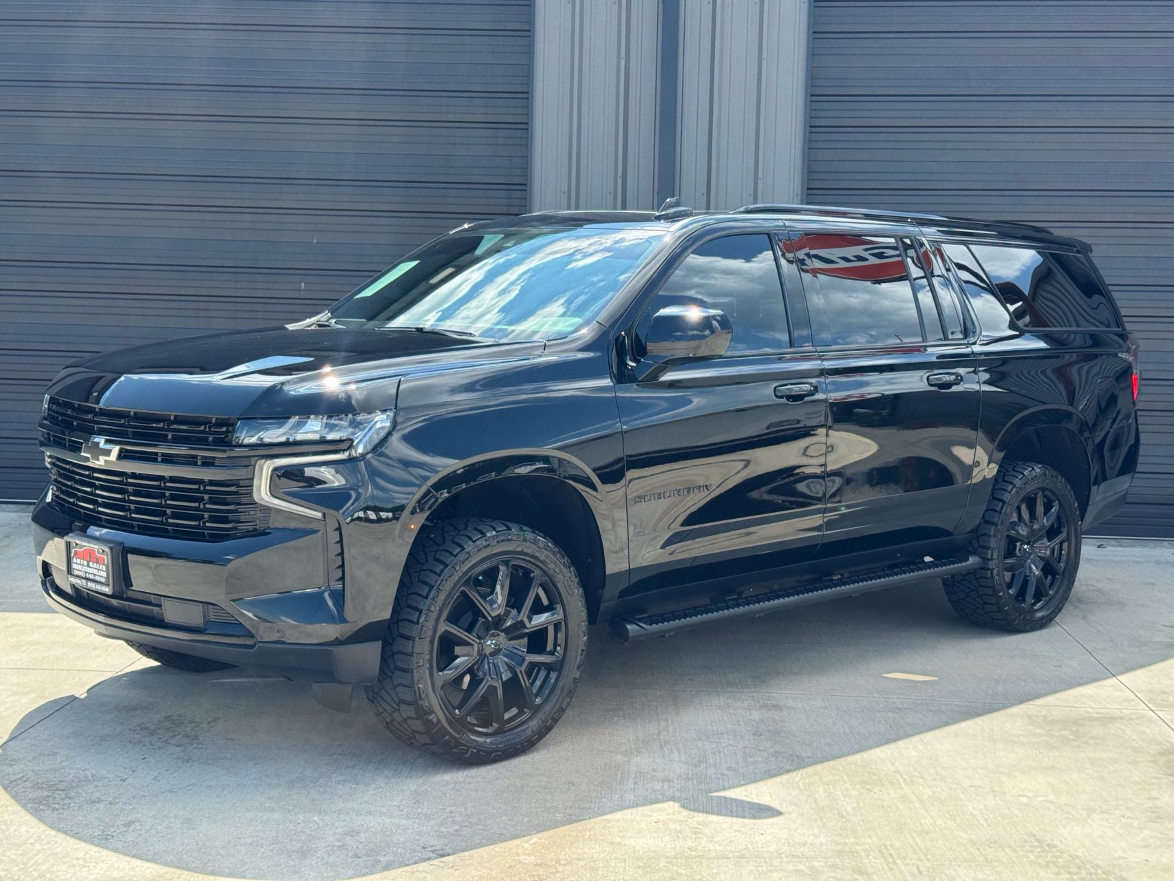 2023 Chevrolet Suburban 4WD 1500 RST's photo