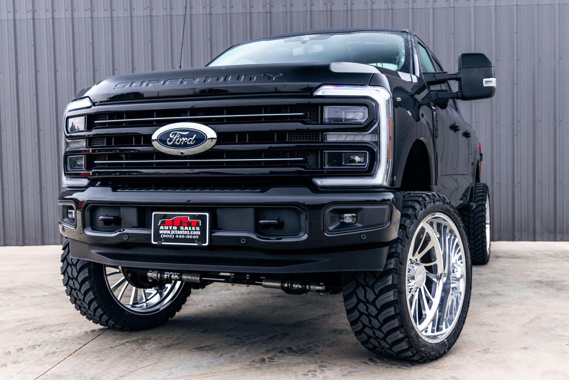 2025 Ford F-250 Super Duty Platinum's photo