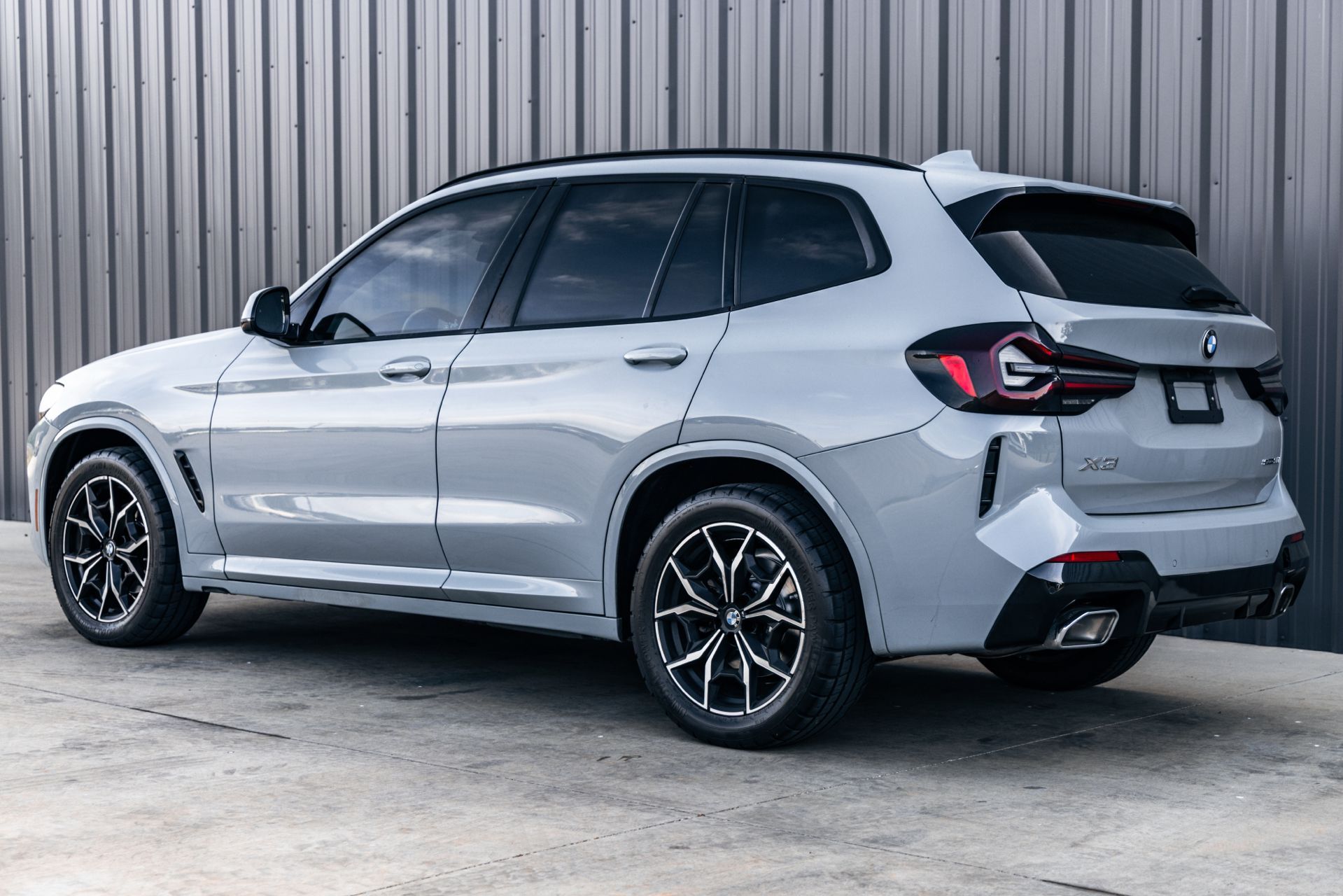 View vehicle photo 5