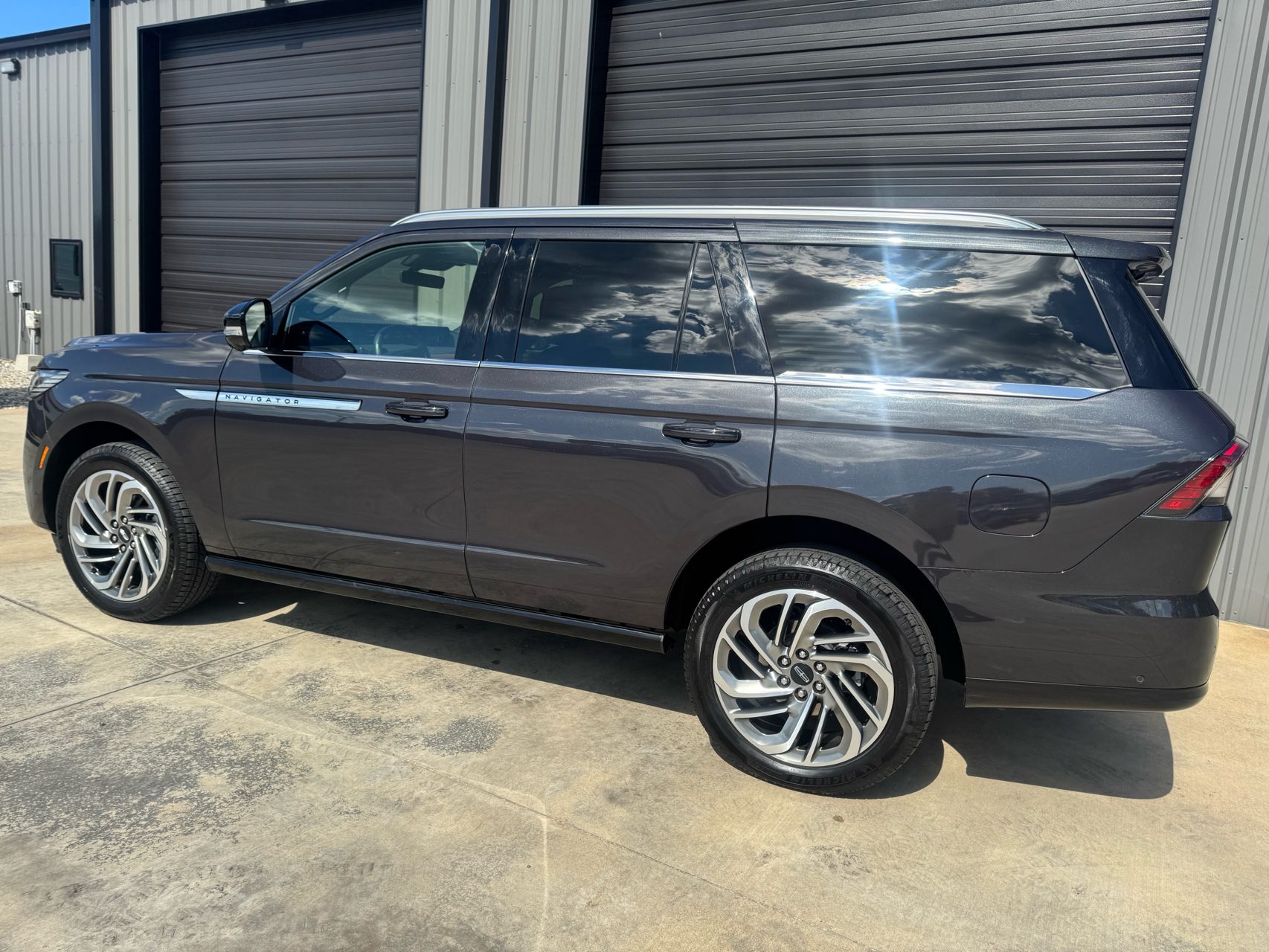 View vehicle photo 7