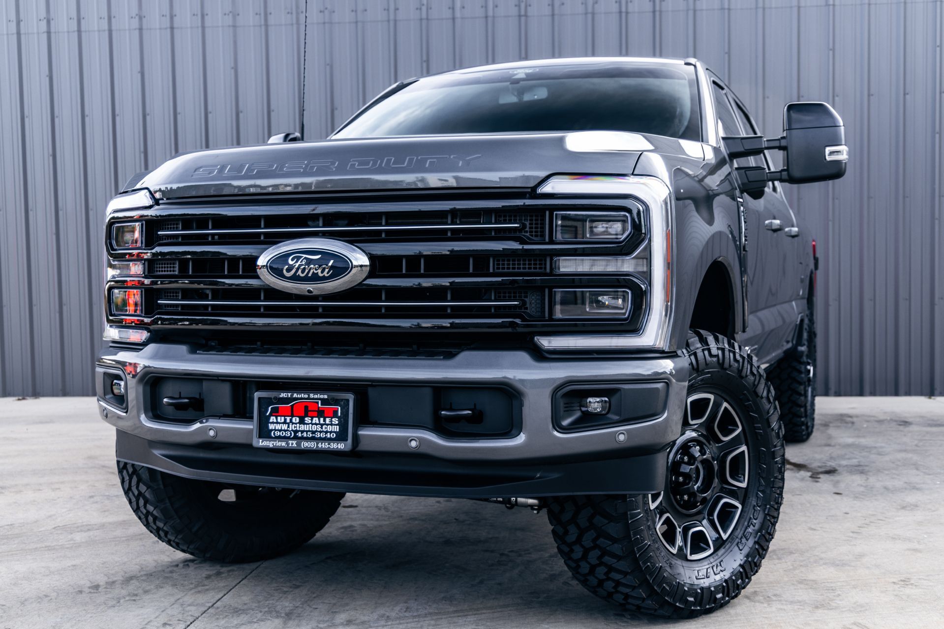 2025 Ford F-250 Super Duty Platinum's photo