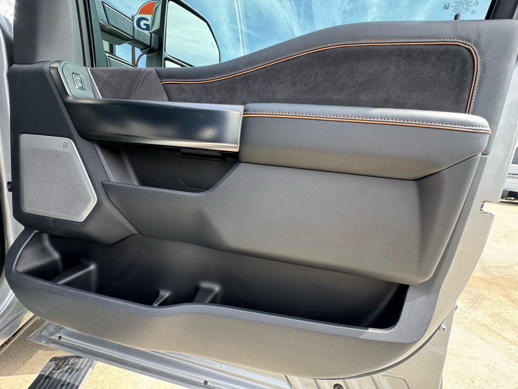 2023 Ford F-350 Super Duty Platinum - Photo 13
