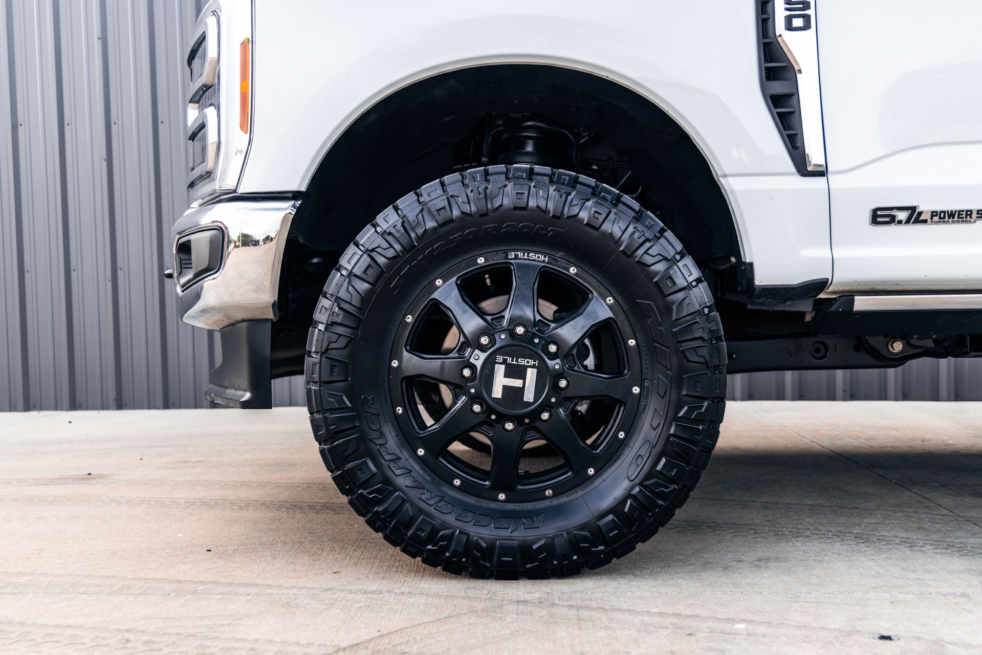 View vehicle photo 6