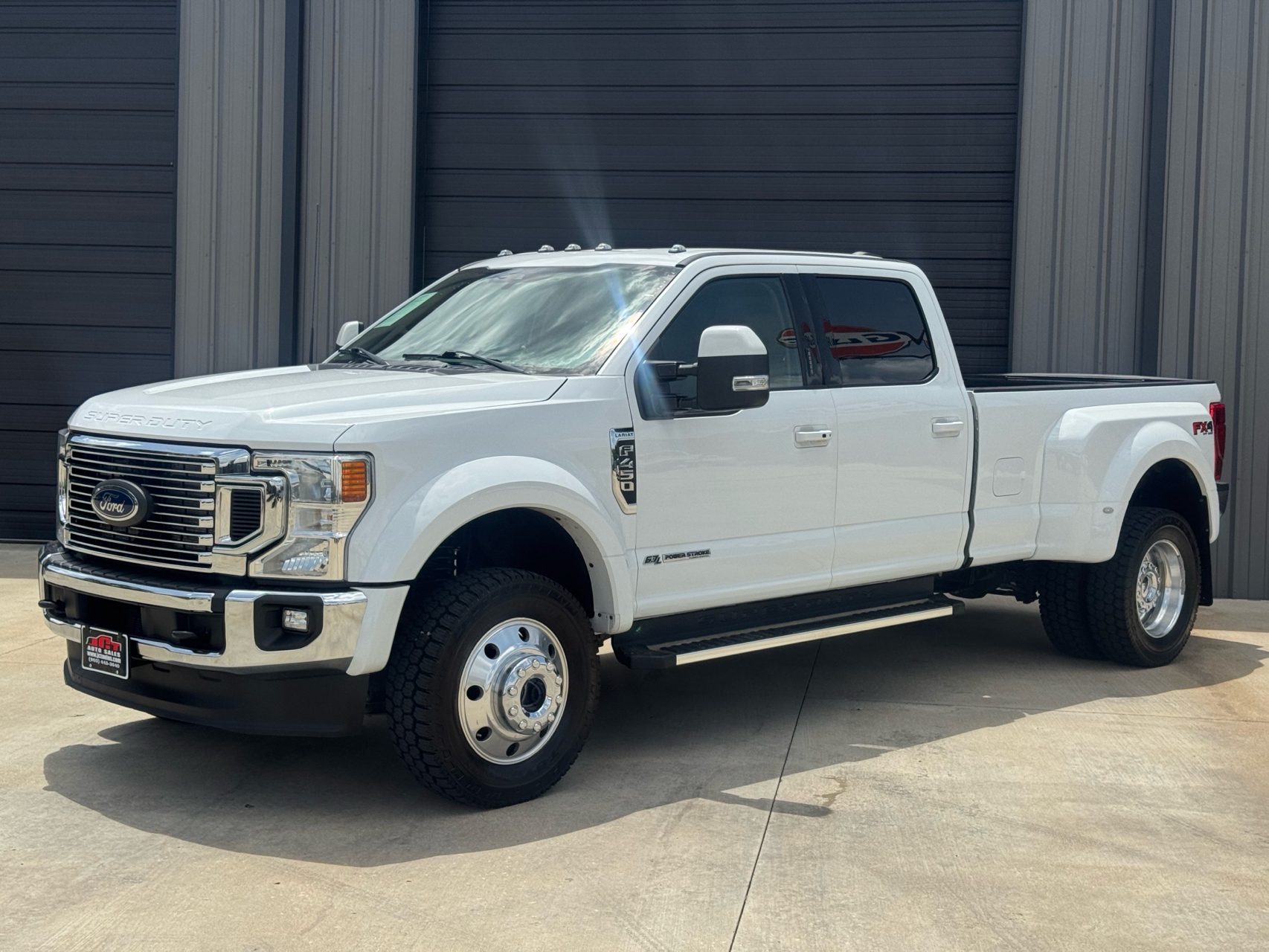 White 2022 Ford F-450 Super Duty Pickup Truck Four-Wheel Drive Automatic