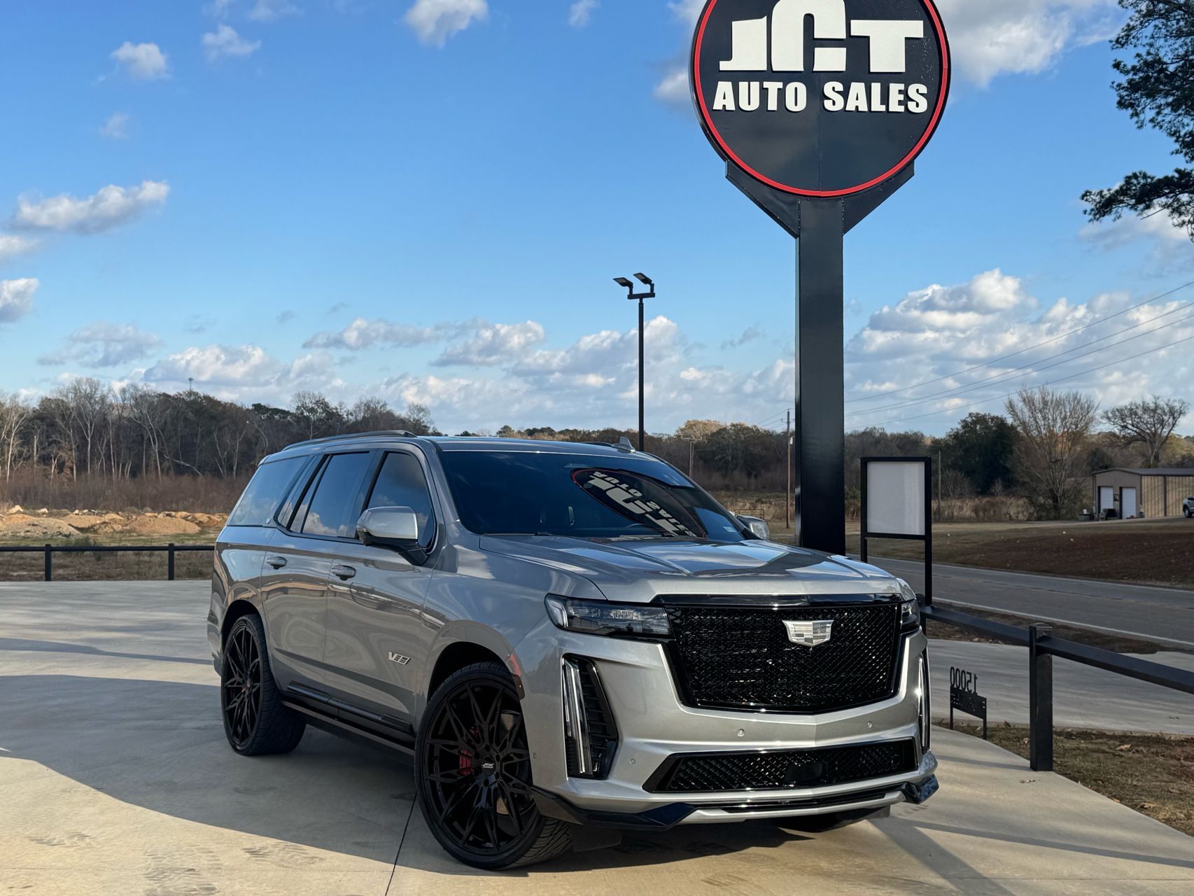 2023 Cadillac Escalade V-Series's photo