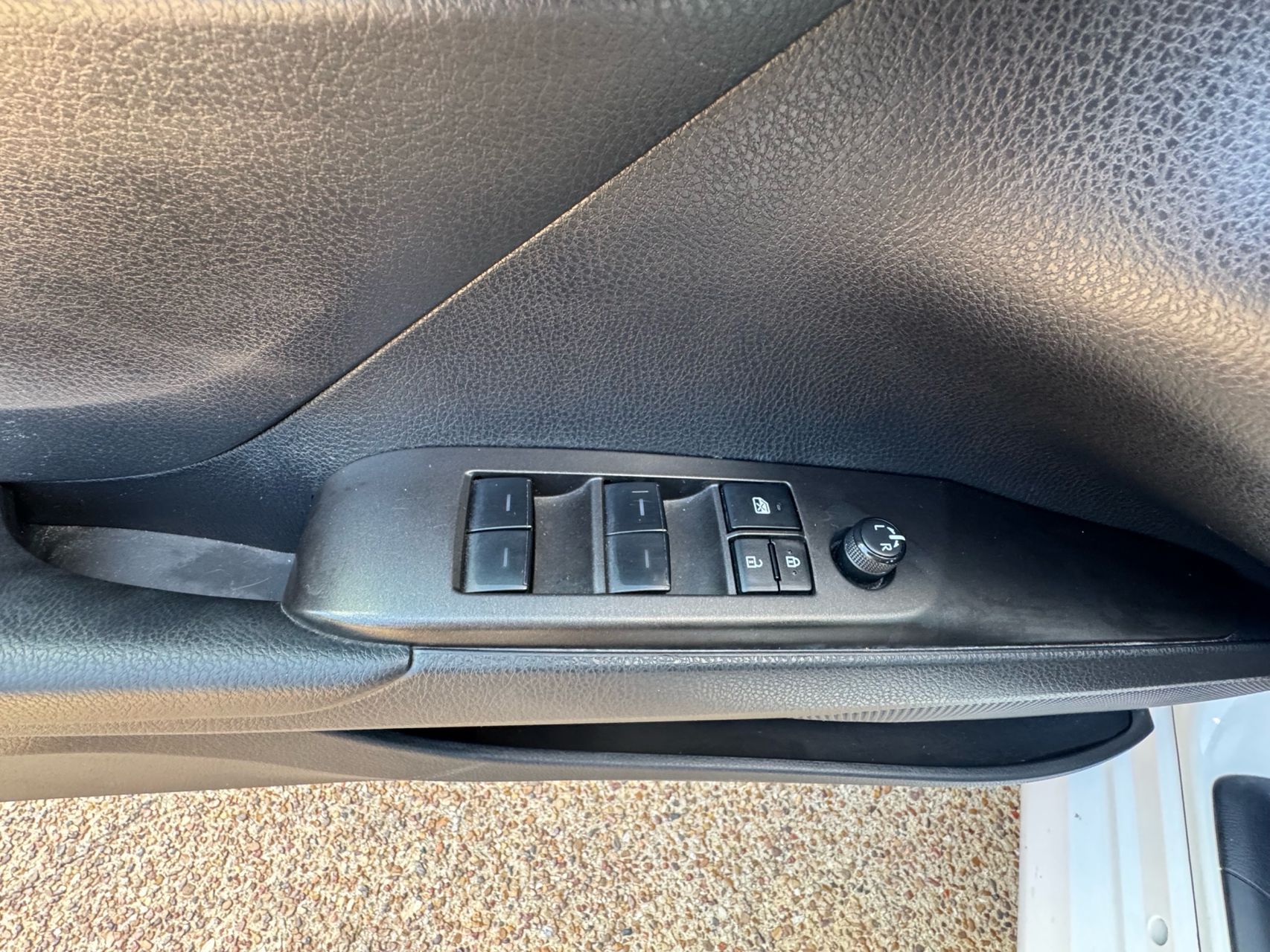 2022 Toyota Camry LE photo 24