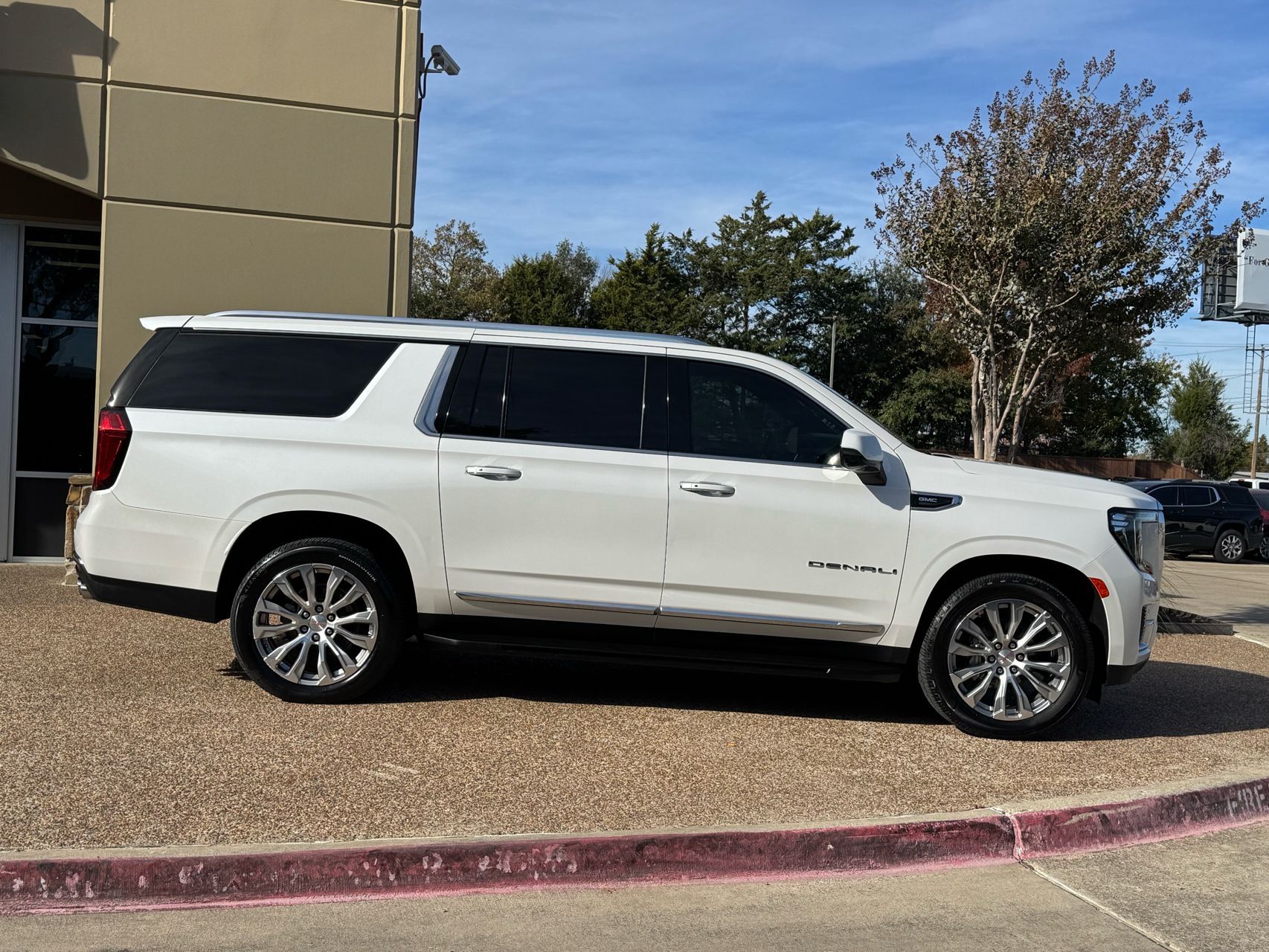 2022 GMC Yukon XL Denali - Photo 7