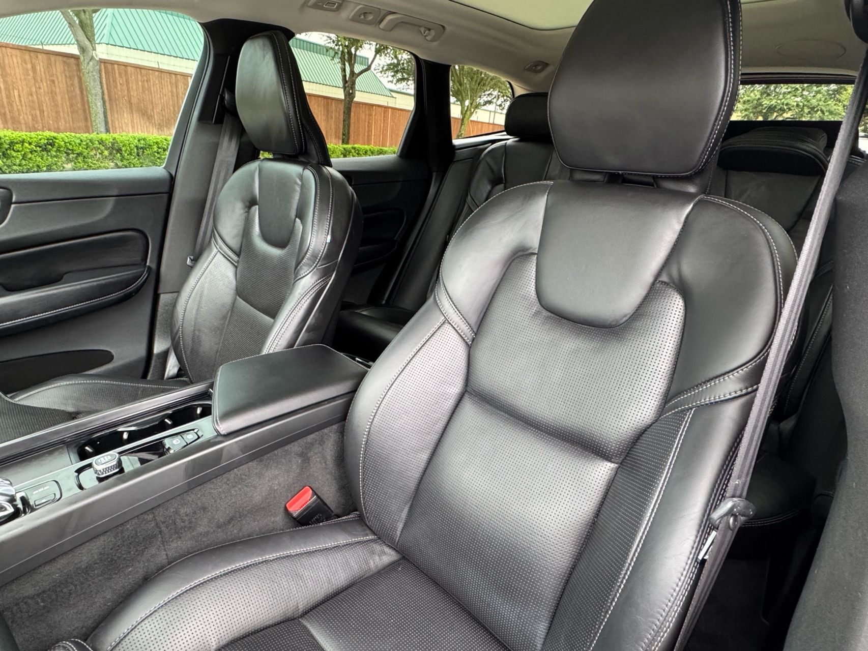 2022 Volvo XC60 B5 Inscription photo 22