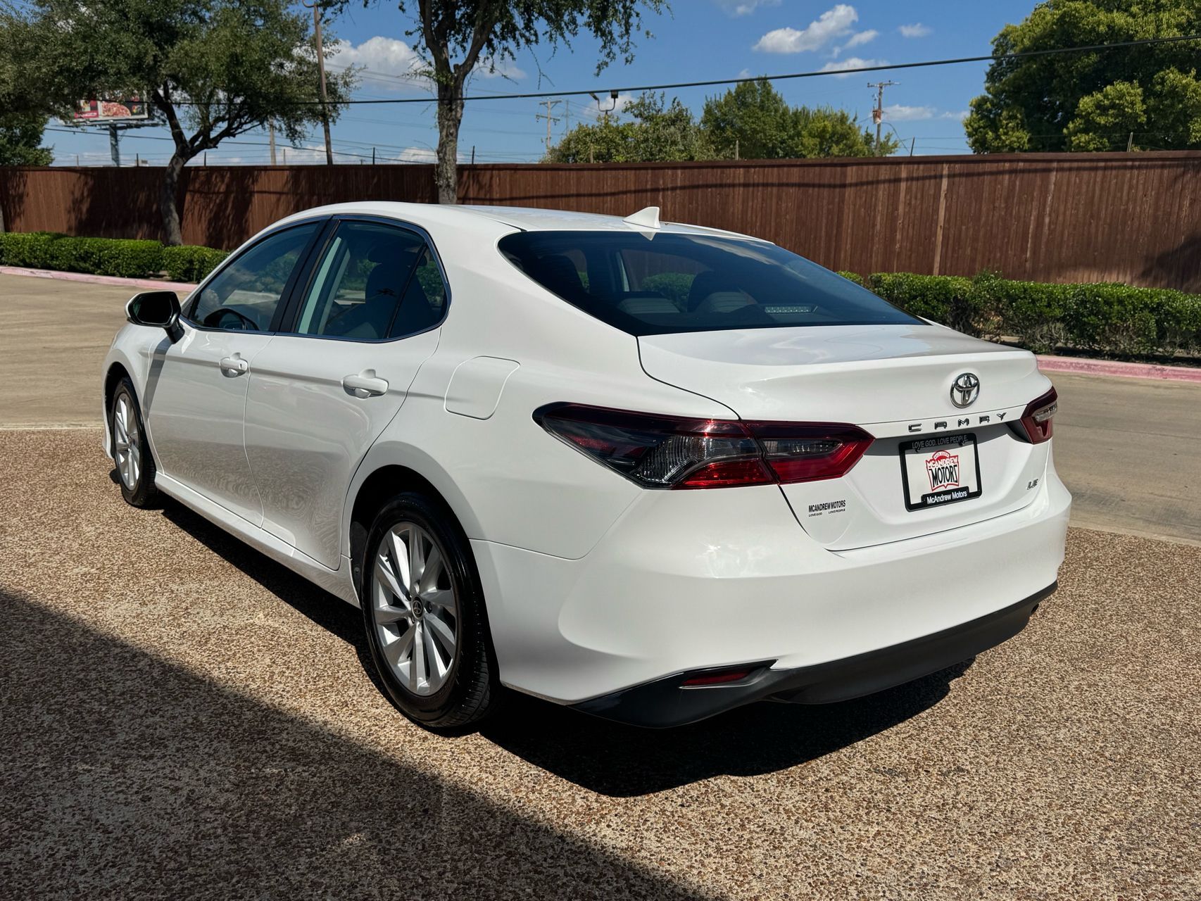 2022 Toyota Camry LE photo 10