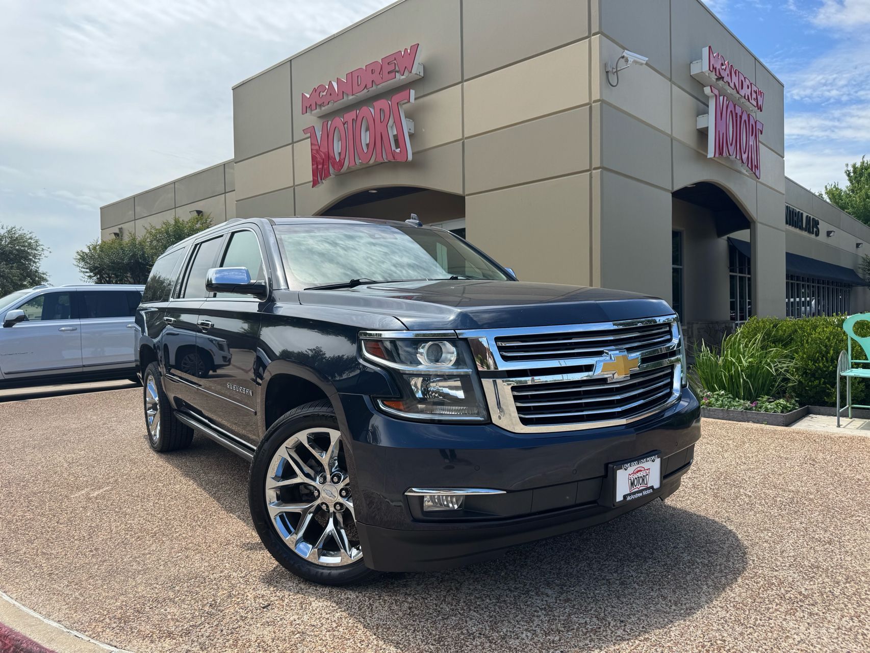2018 Chevrolet Suburban 4WD 1500 Premier's photo