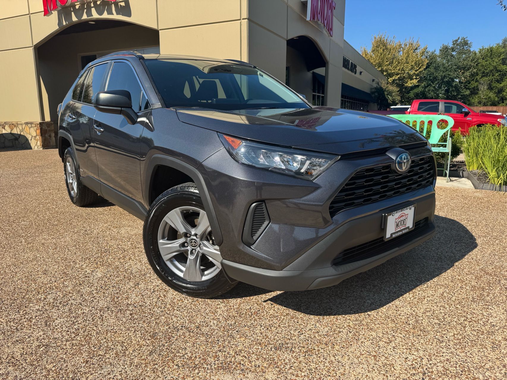 2022 Toyota RAV4 LE's photo