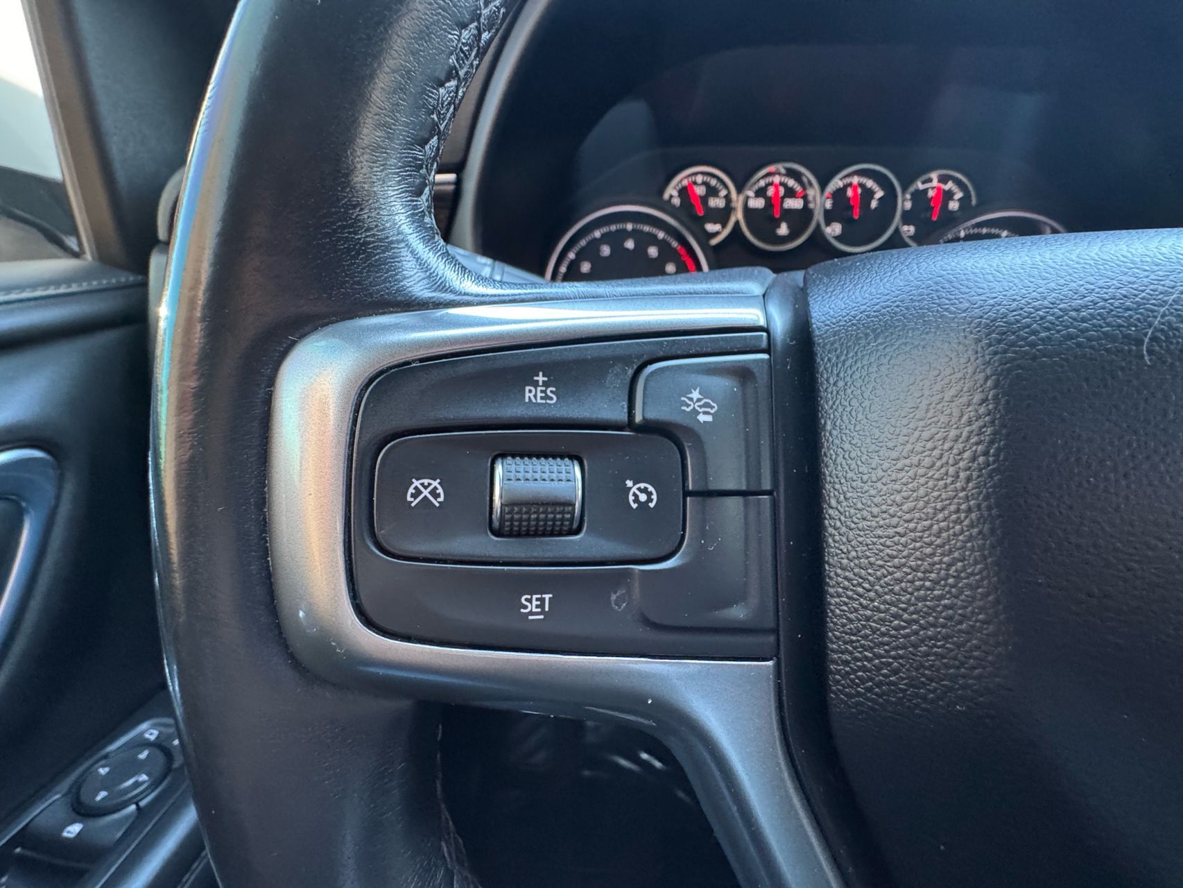 2022 Chevrolet Suburban LS - Photo 18